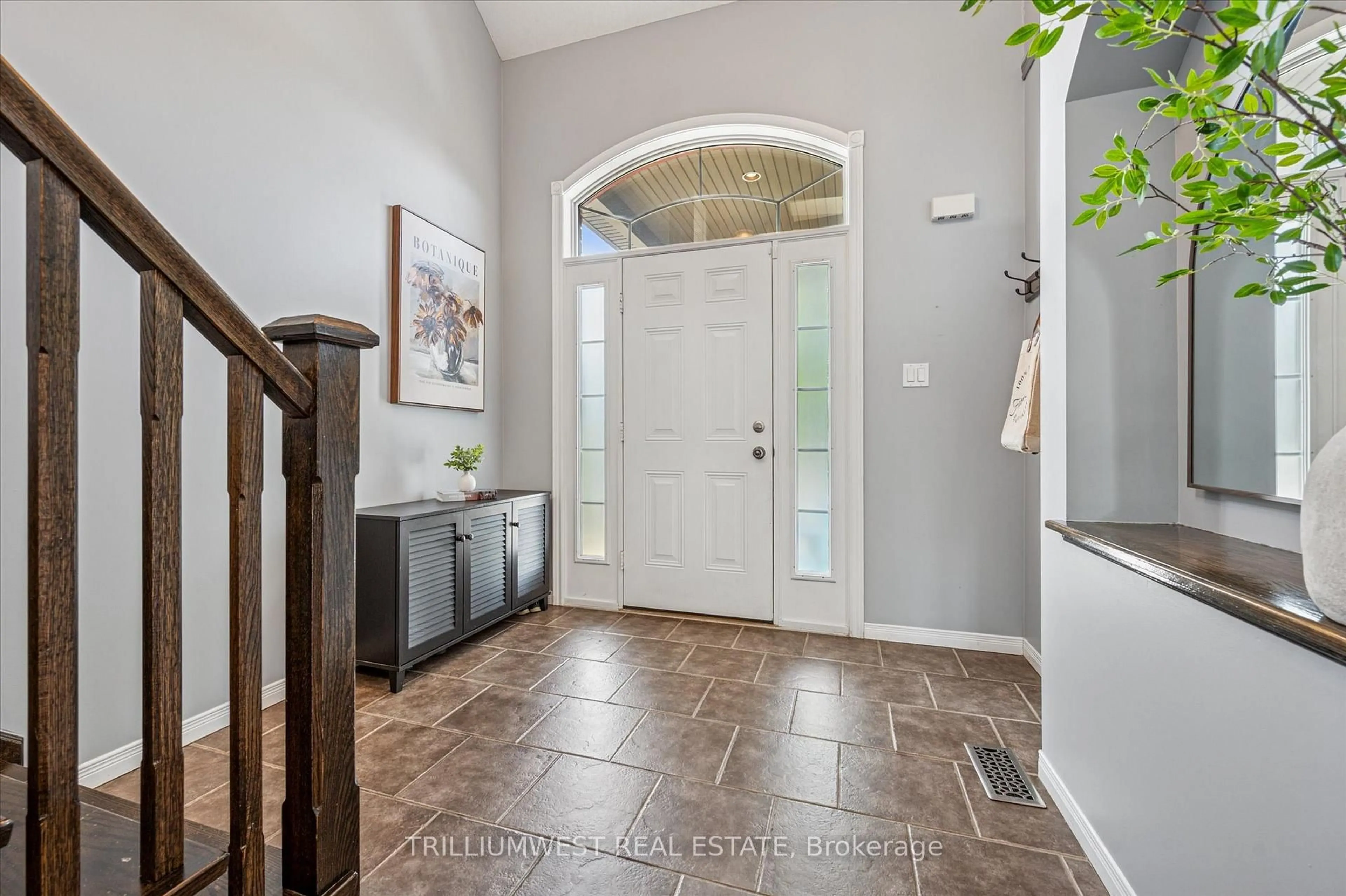 Indoor entryway for 459 Townsend Dr, Woolwich Ontario N0B 1M0
