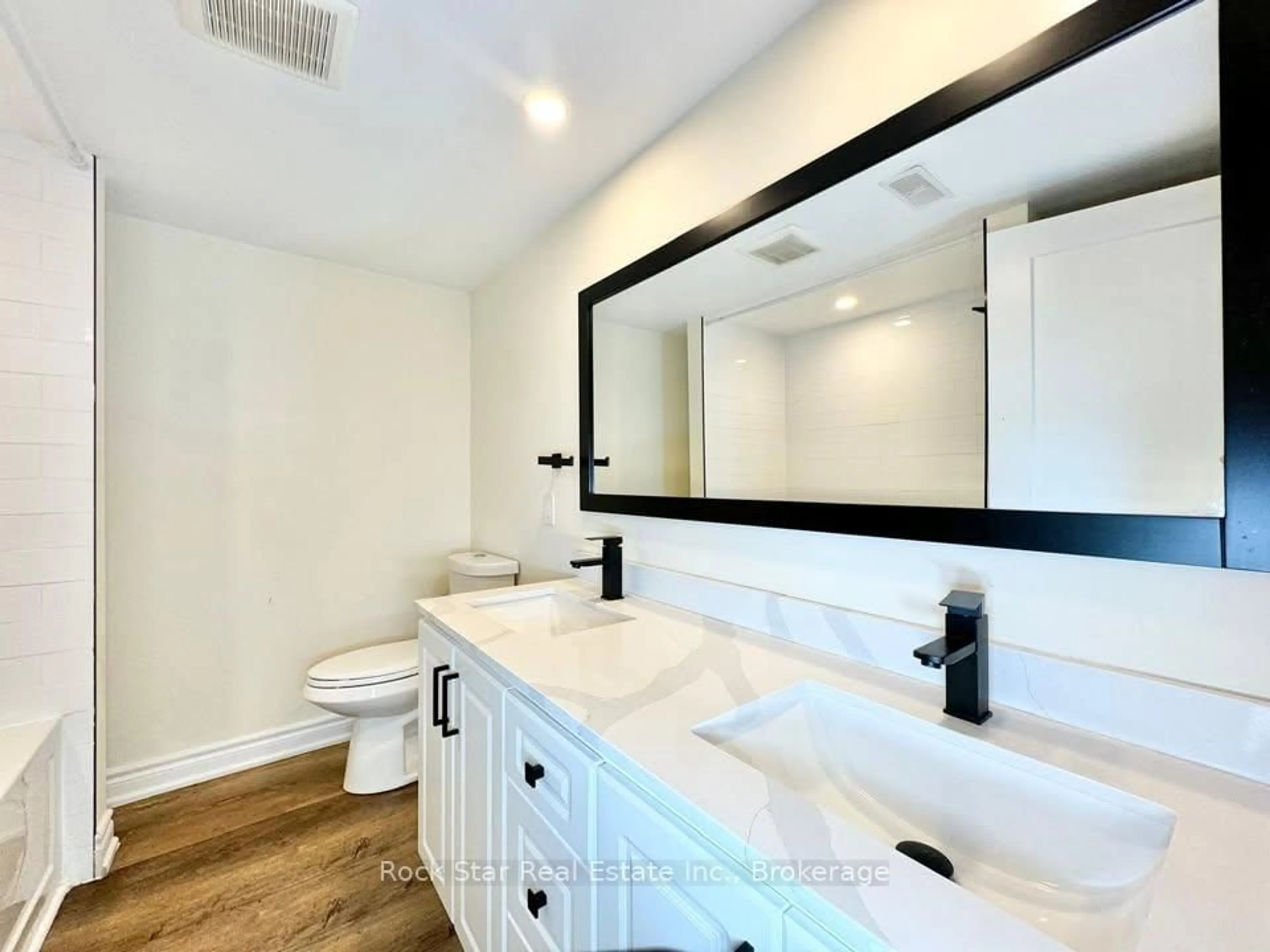 Contemporary bathroom, ceramic/tile floor for 36 Highcourt Cres, St. Catharines Ontario L2M 3M6