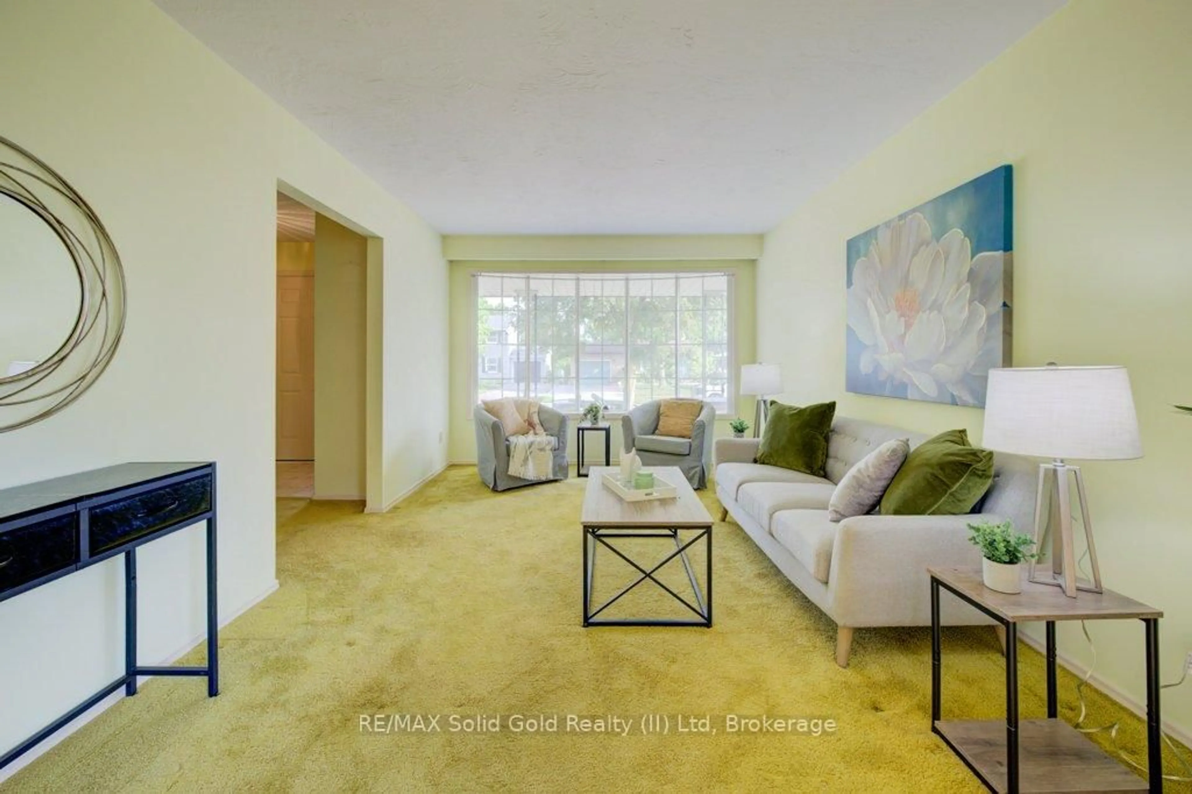Living room with furniture, carpet floor for 71 Ripley Cres, Kitchener Ontario N2N 1W2