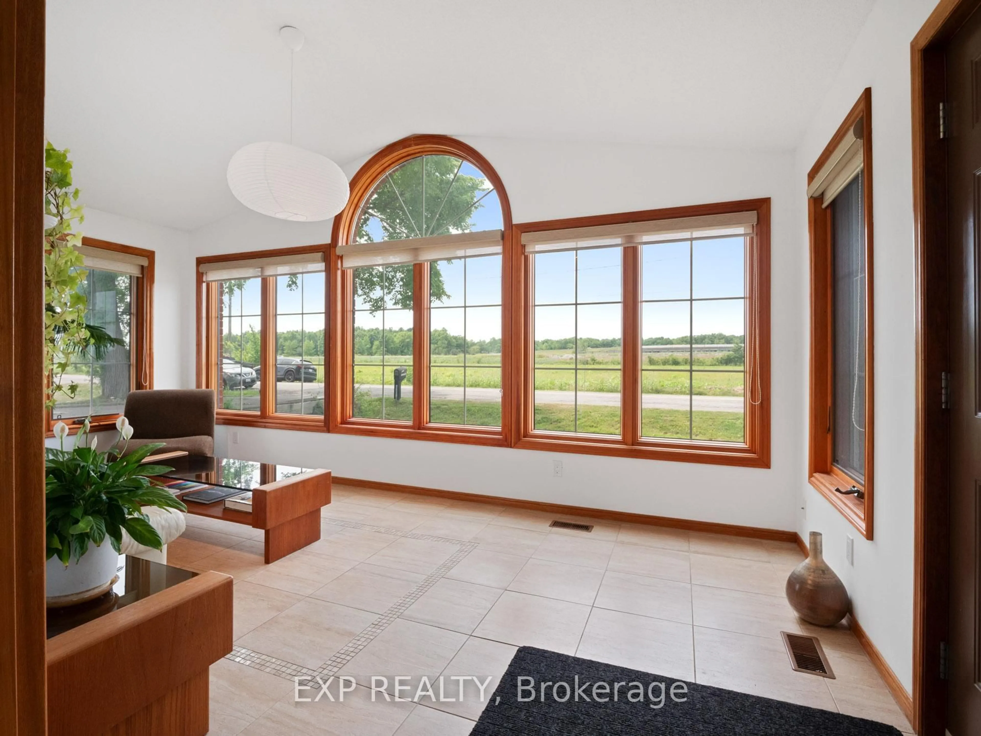Indoor entryway for 3446 Black Creek Rd, Fort Erie Ontario L0S 1S0