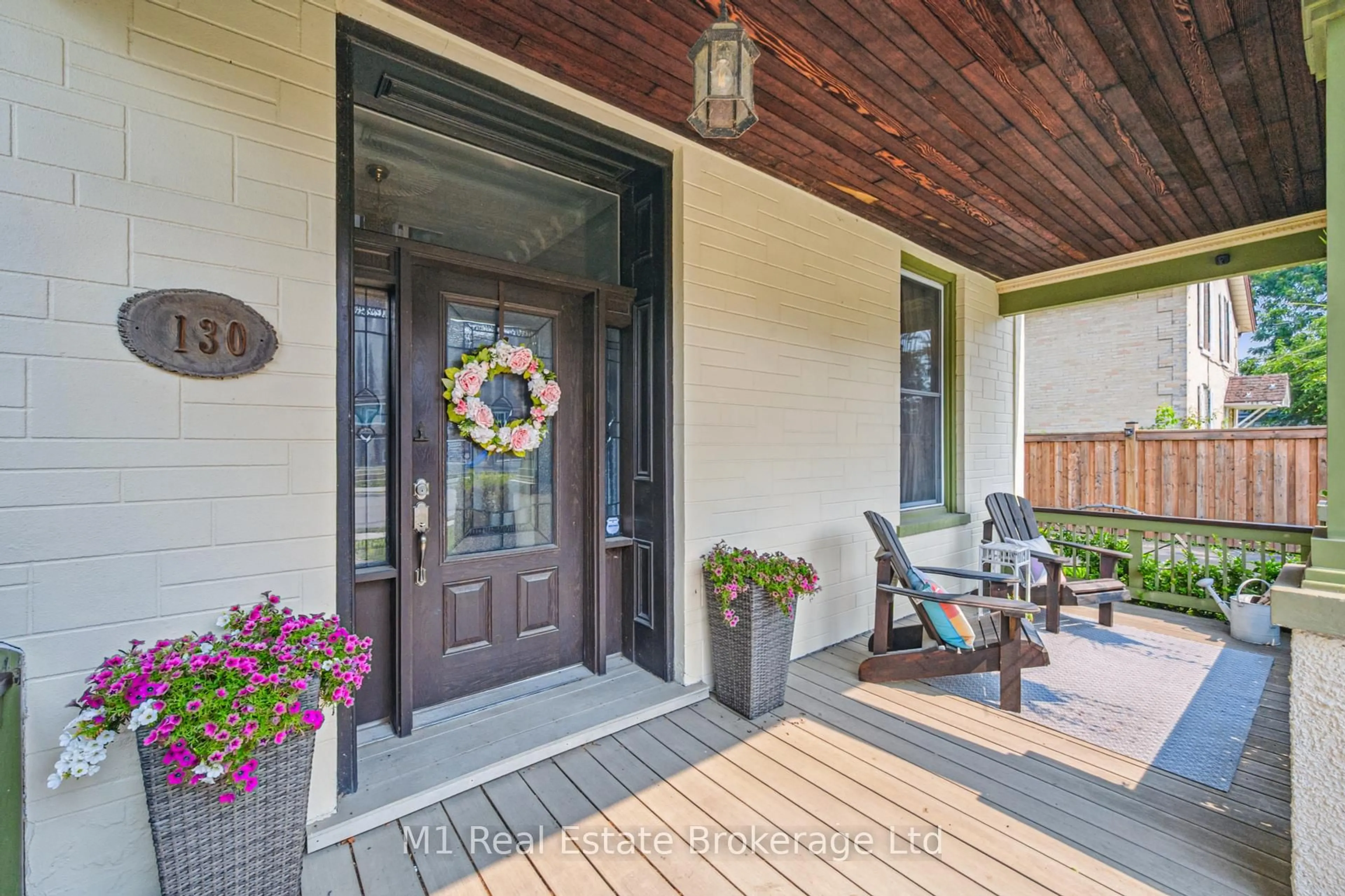 Indoor entryway for 130 Cambridge St, Cambridge Ontario N1R 3S6