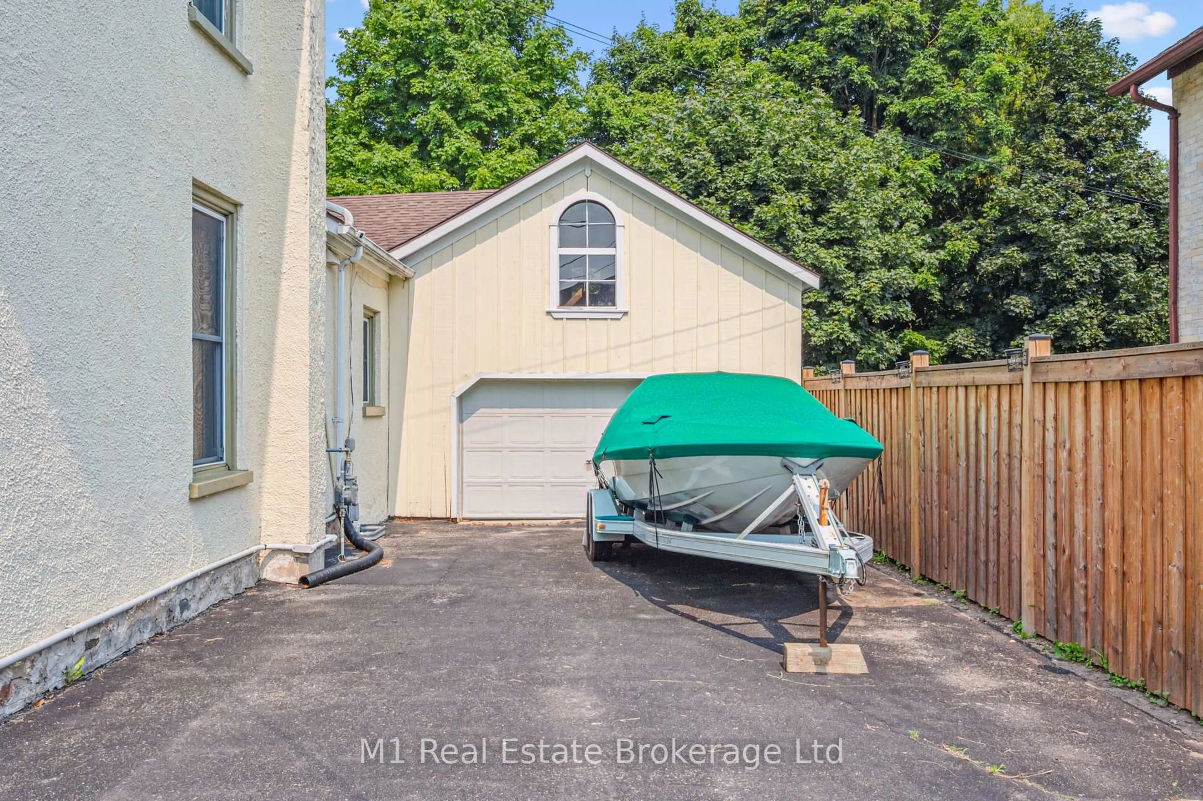 Unknown for 130 Cambridge St, Cambridge Ontario N1R 3S6