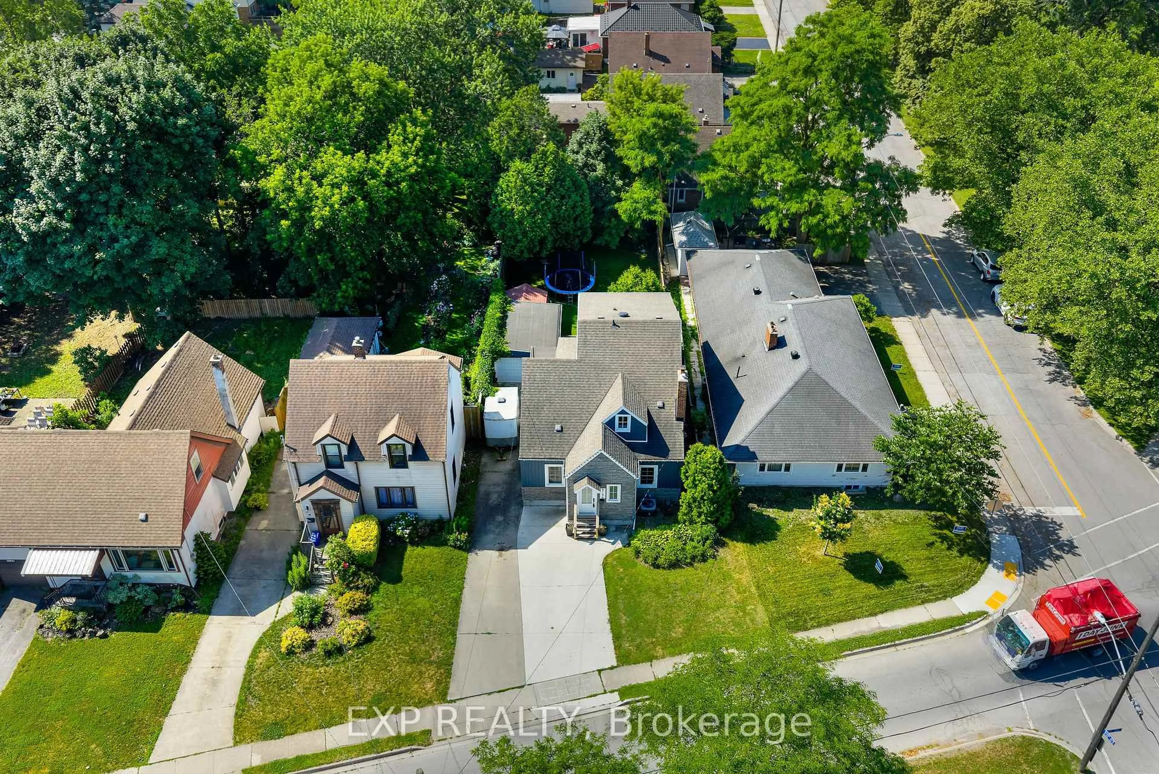 A pic from outside/outdoor area/front of a property/back of a property/a pic from drone, street for 5196 Valley Way, Niagara Falls Ontario L2E 1X2