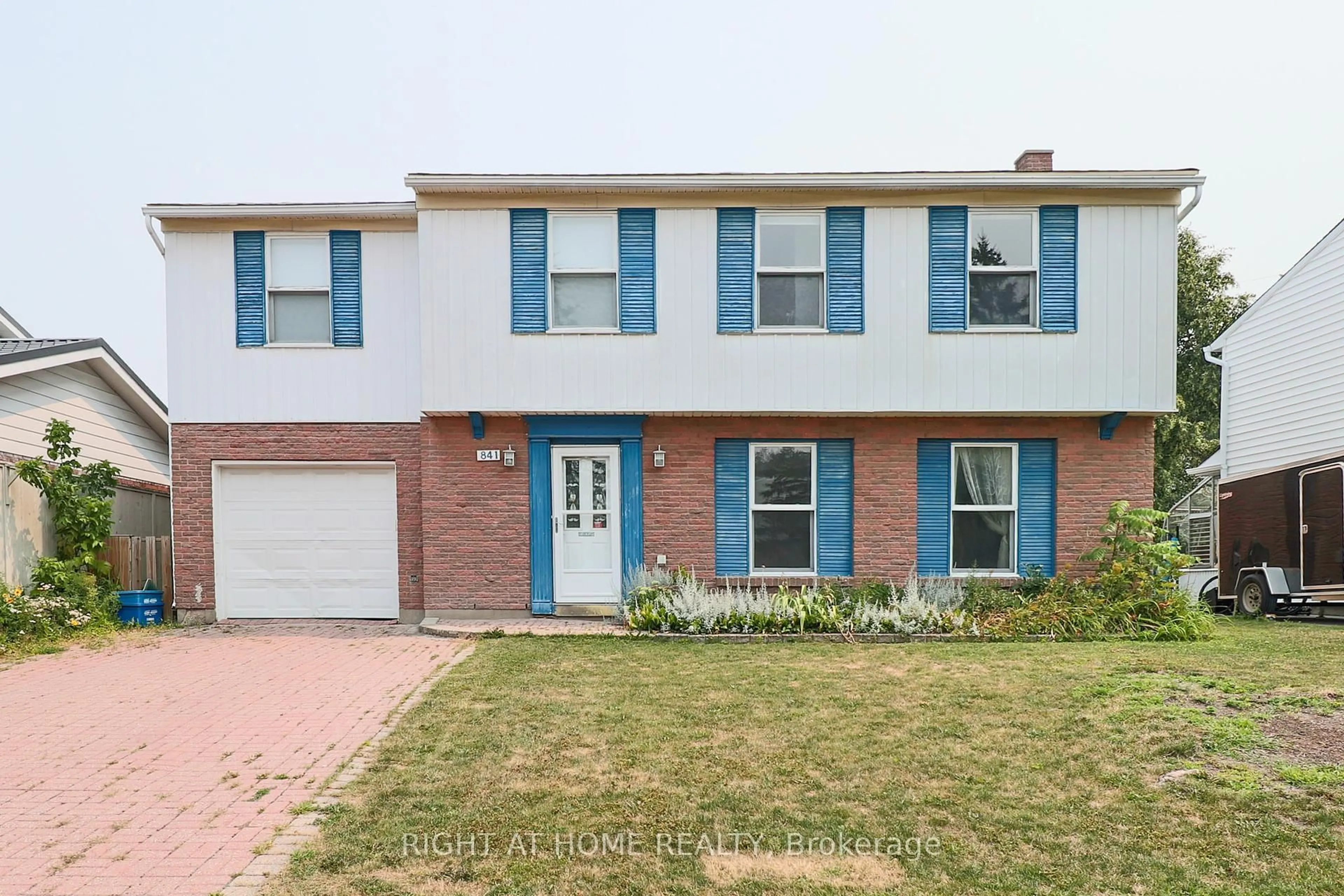 Home with brick exterior material, street for 841 Thorndale Dr, Ottawa Ontario K1V 6Y1