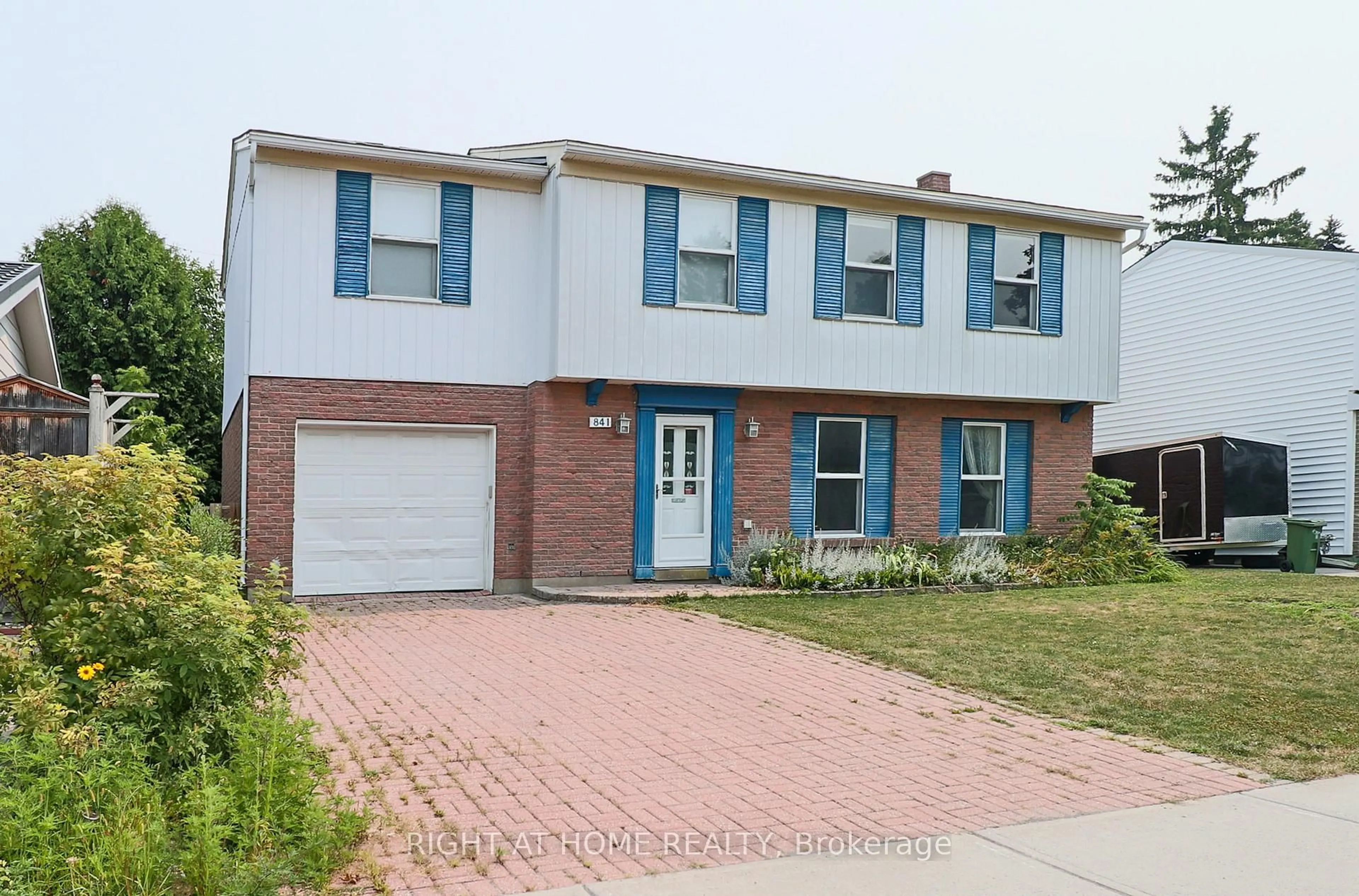 Home with brick exterior material, street for 841 Thorndale Dr, Ottawa Ontario K1V 6Y1
