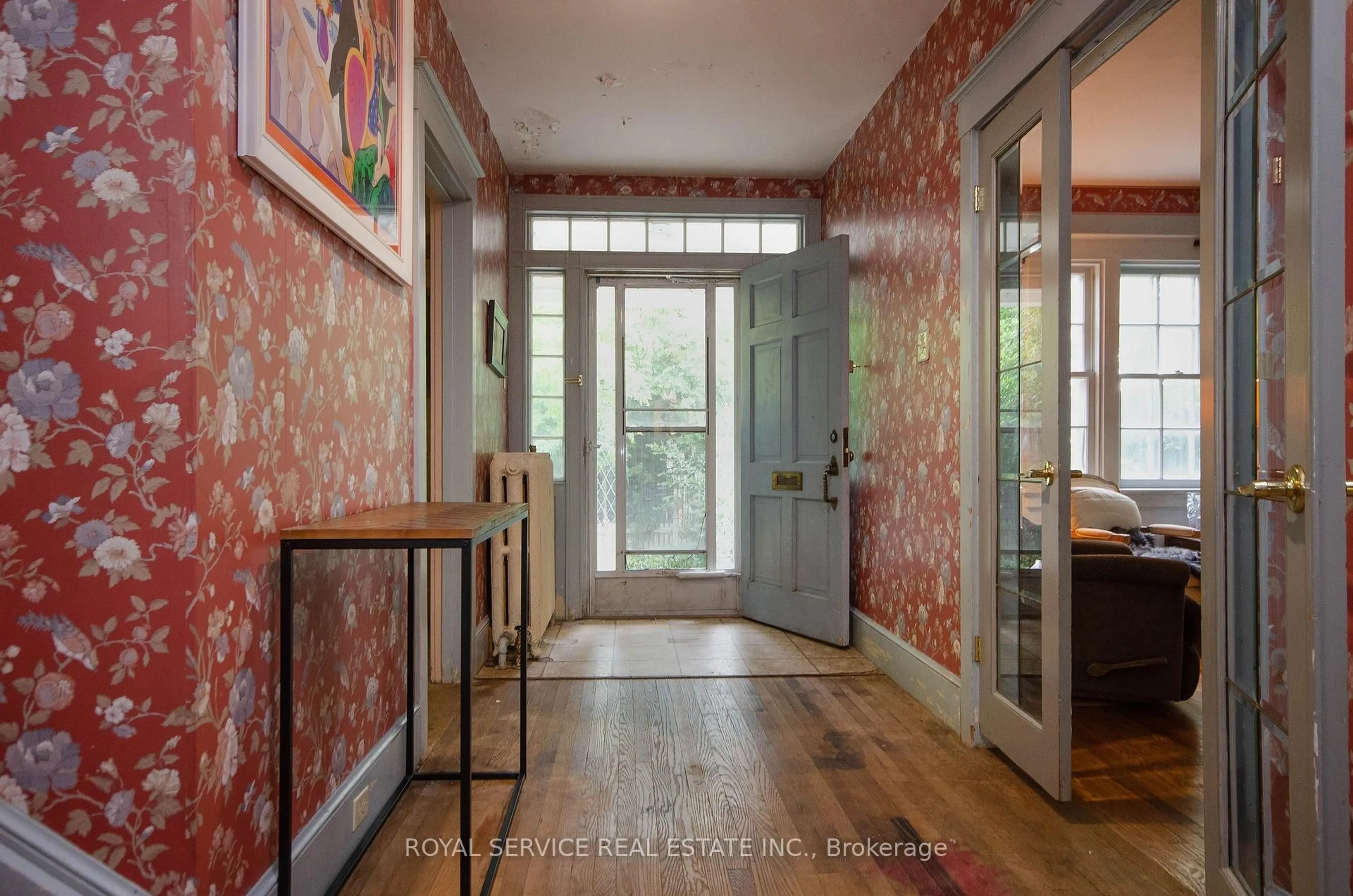 Indoor entryway for 52 King St, Port Hope Ontario L1A 2R5