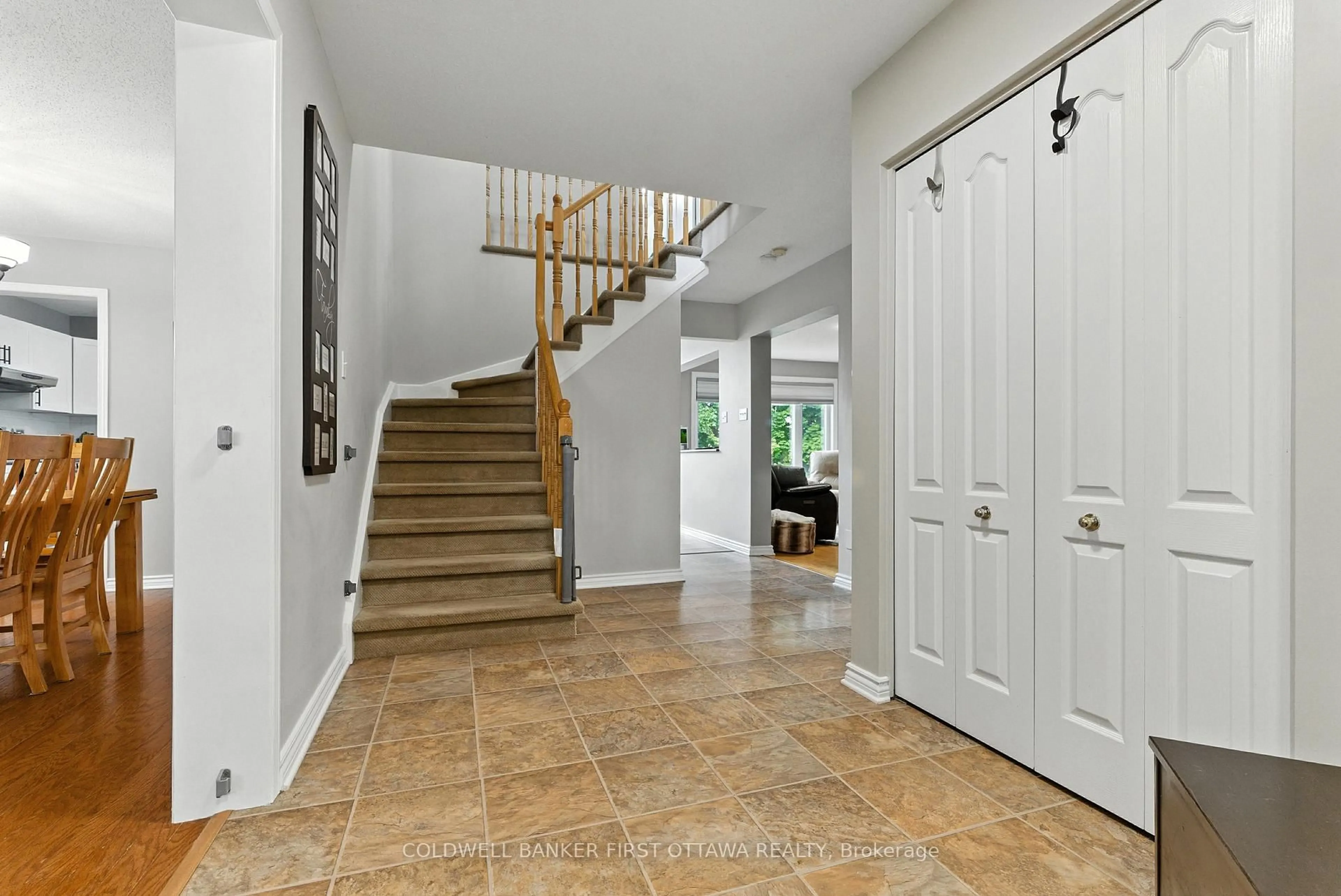 Indoor entryway for 9 Kluane Rdge, Kanata Ontario K2M 1Z7