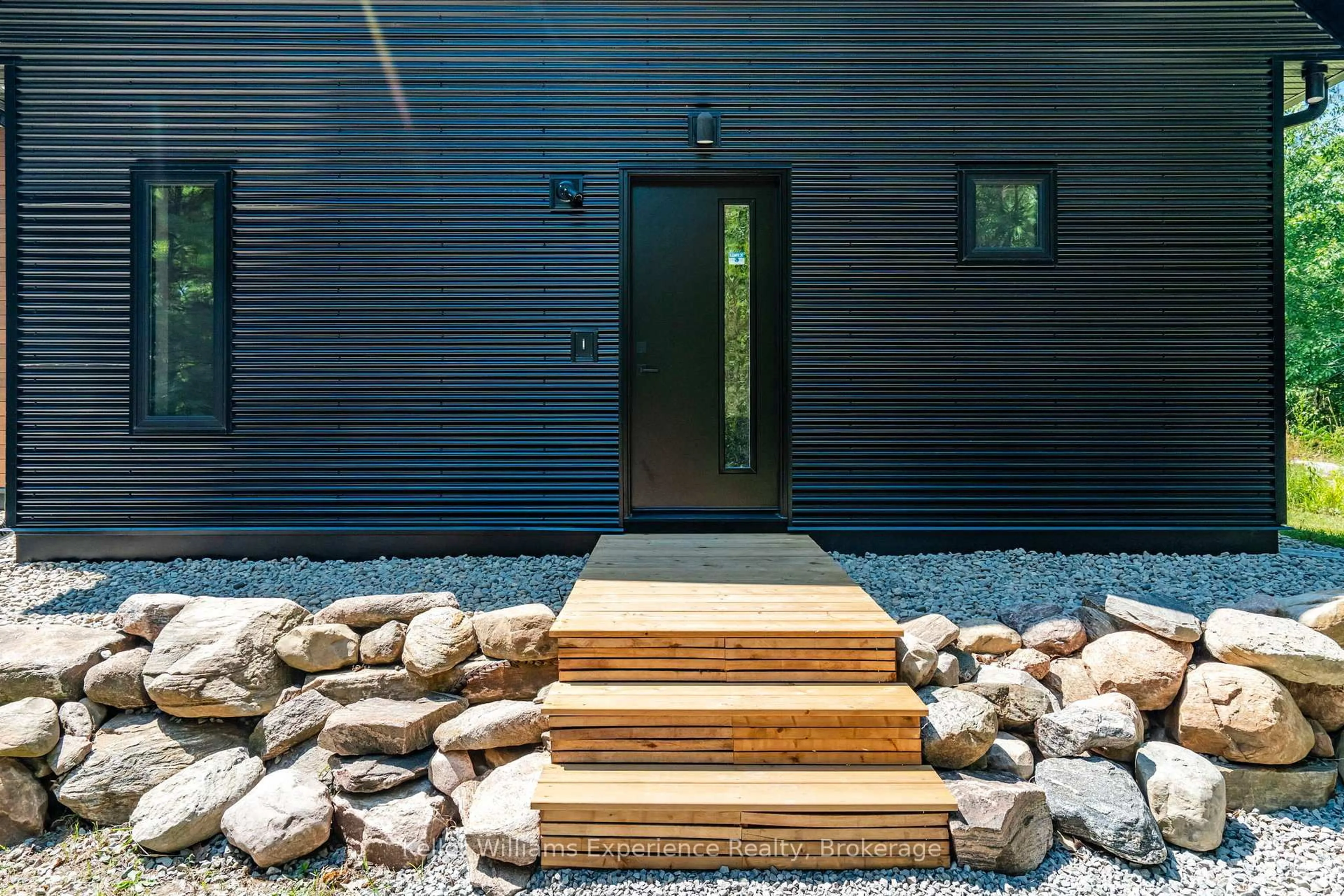 Indoor entryway for 753 Honey Harbour Rd, Georgian Bay Ontario L0K 1S0