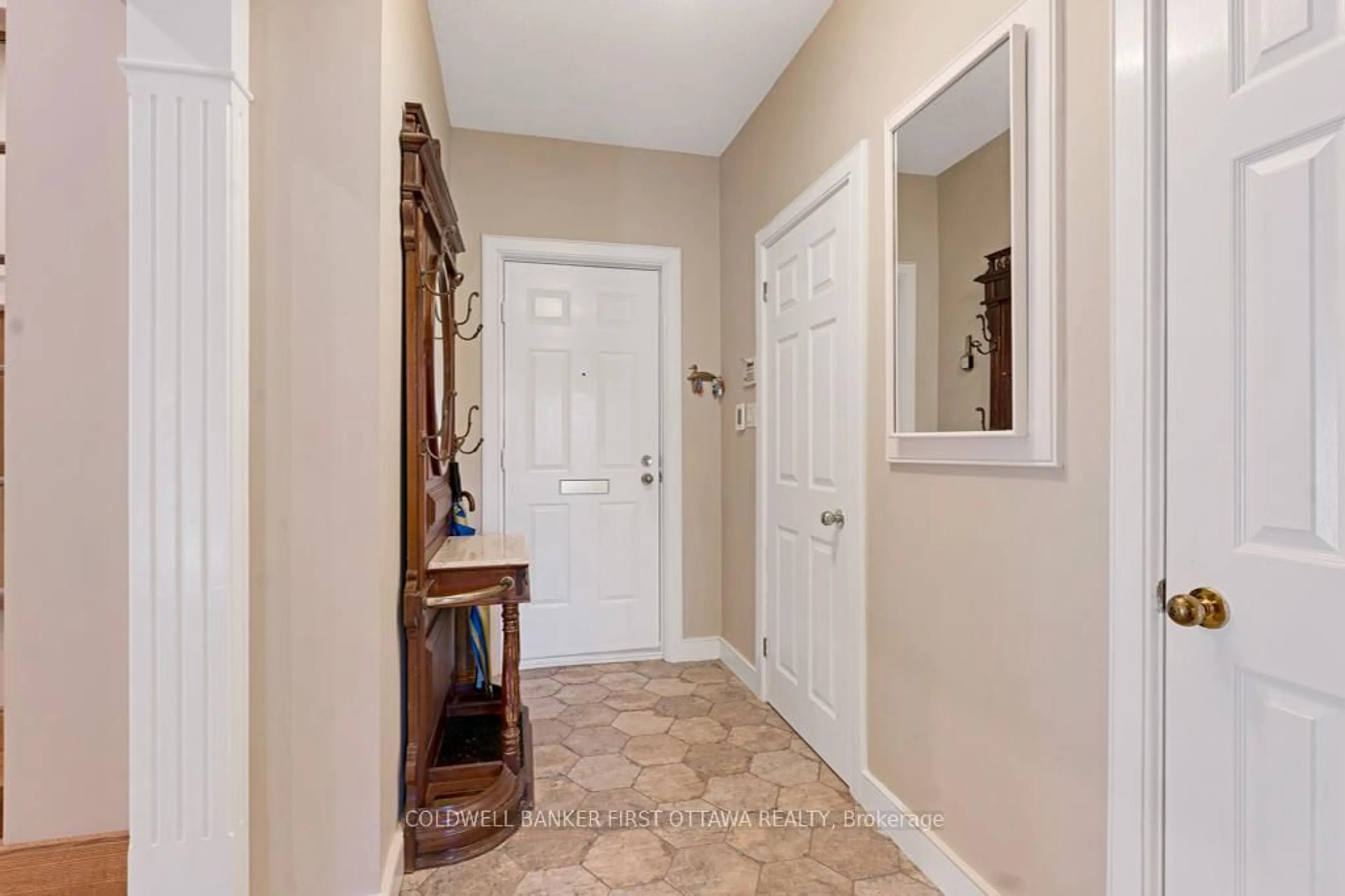 Indoor entryway for 5B LEWIS St, Perth Ontario K7H 1M6