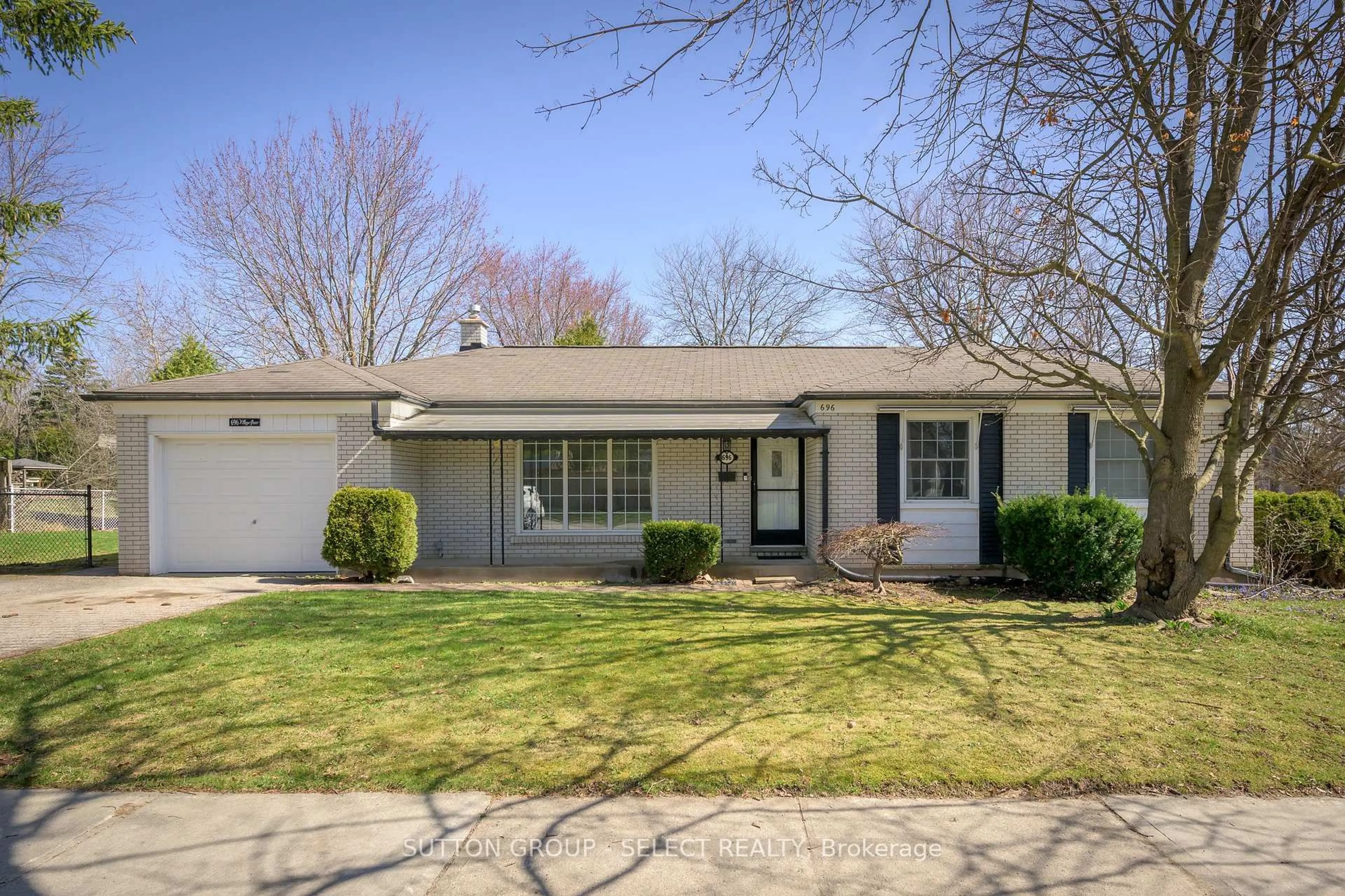 Home with vinyl exterior material, street for 696 Village Green Ave, London South Ontario N6K 1H1
