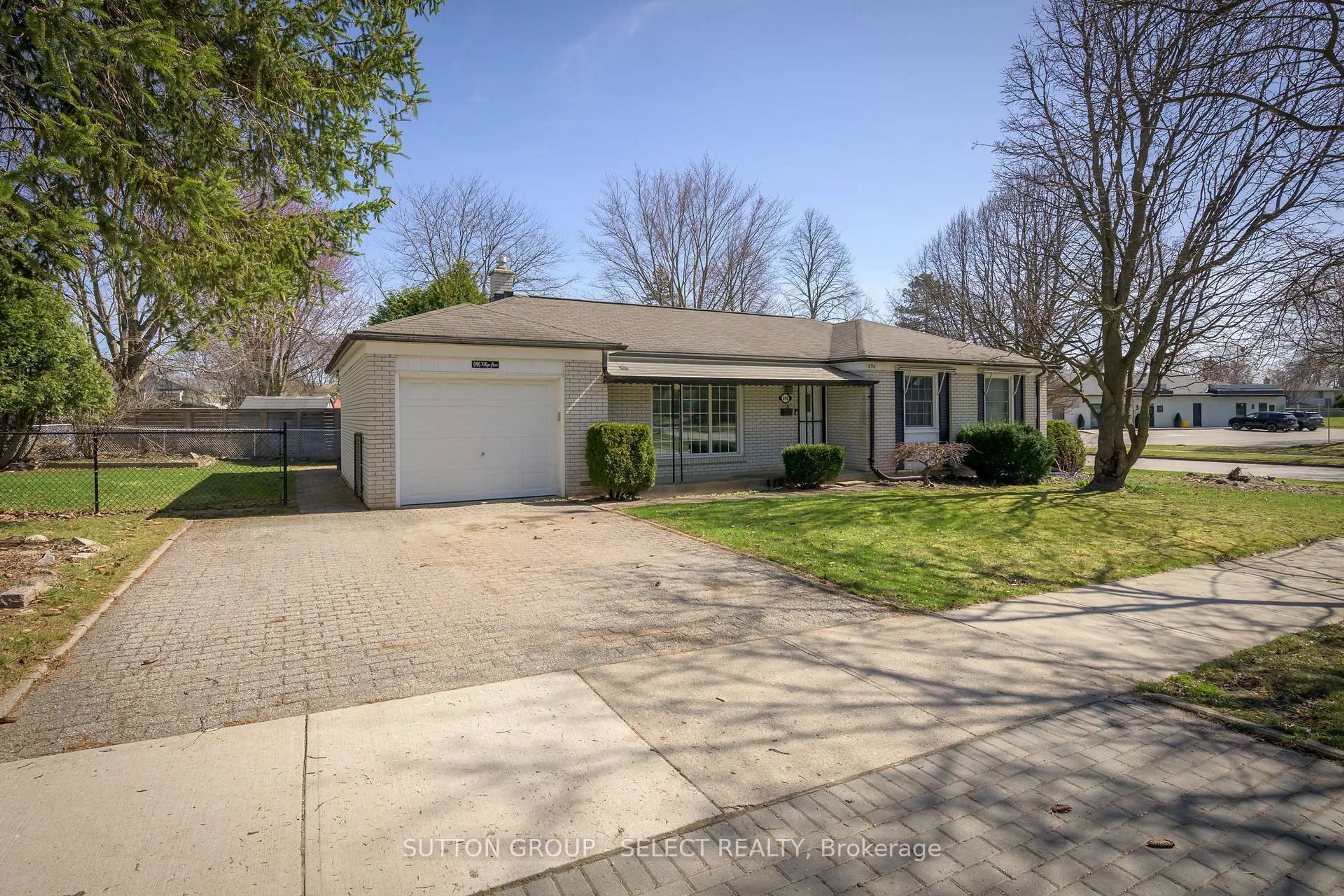 Unknown for 696 Village Green Ave, London South Ontario N6K 1H1