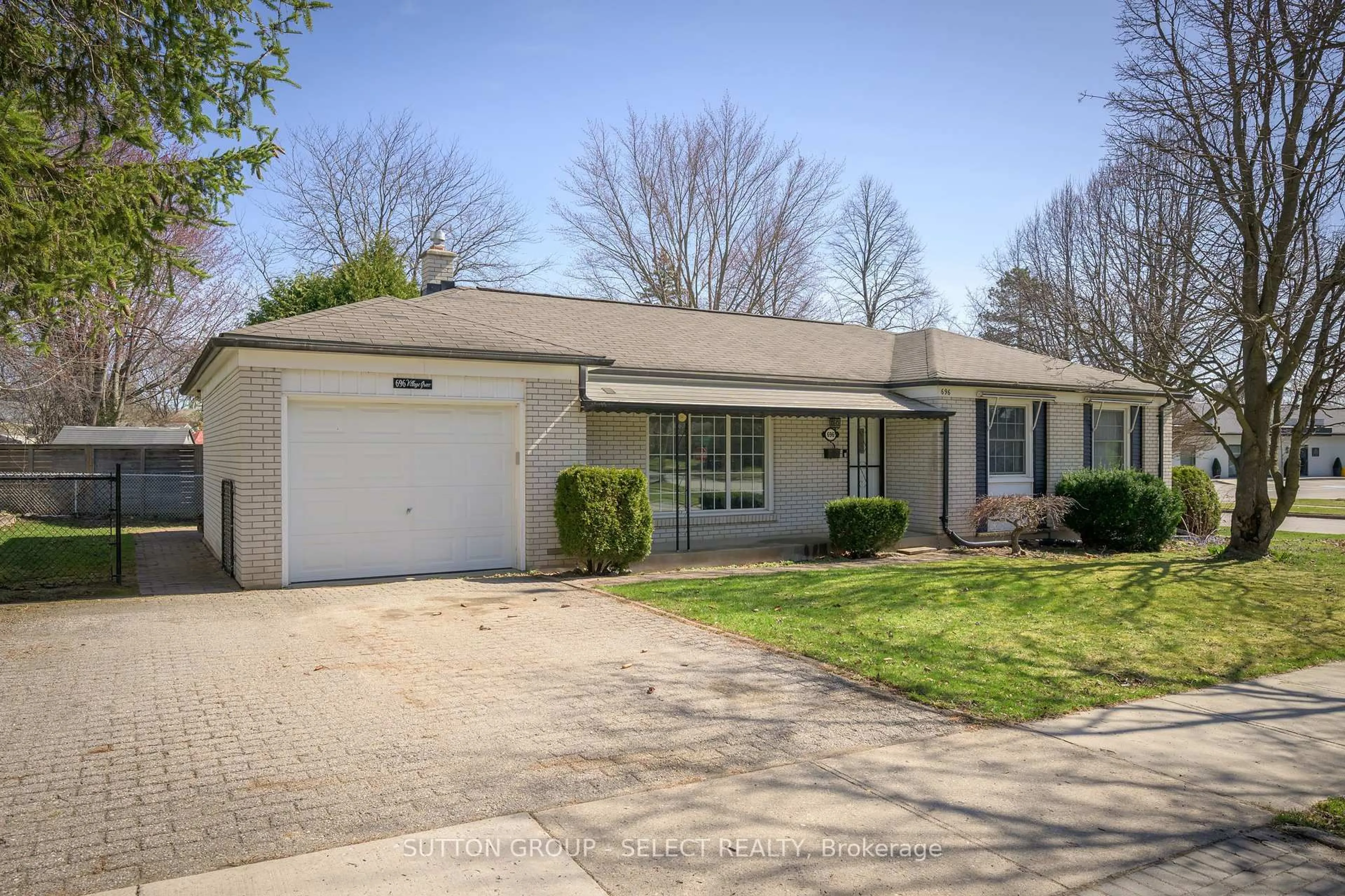 Home with vinyl exterior material, street for 696 Village Green Ave, London South Ontario N6K 1H1