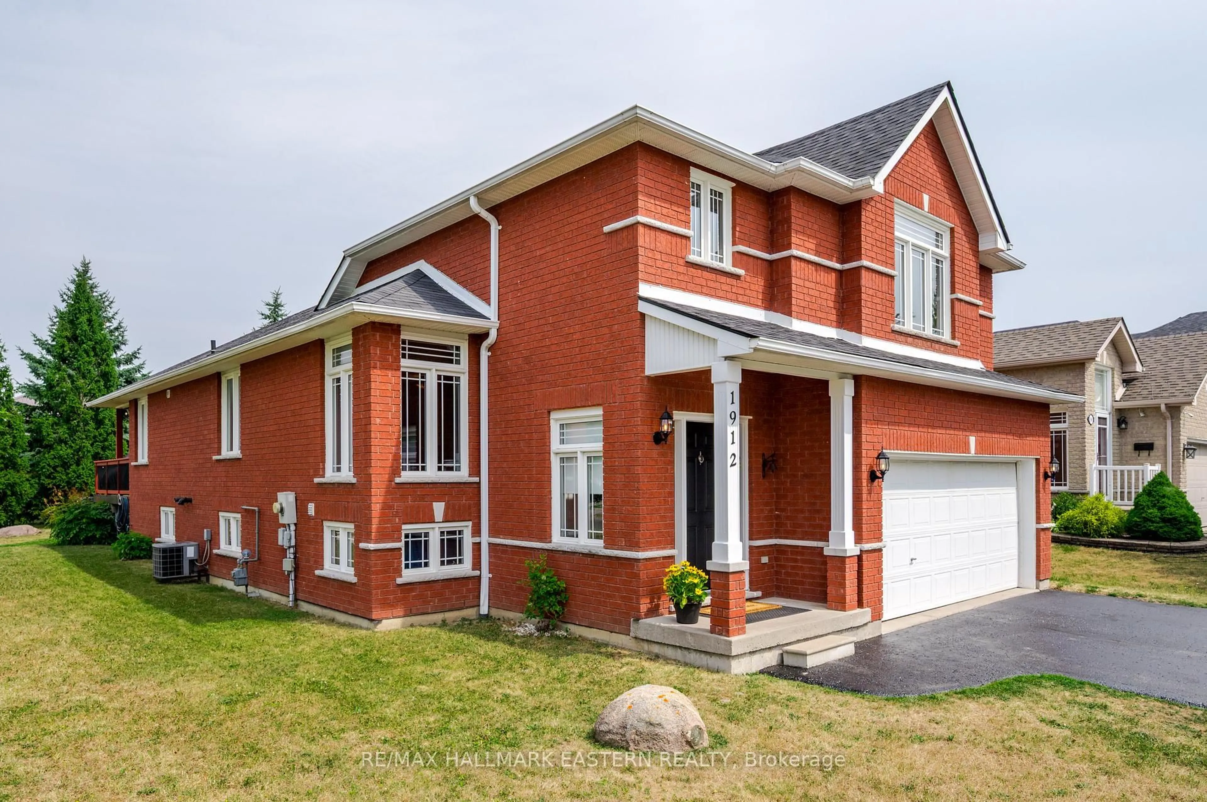 Home with brick exterior material, street for 1912 Giles Ave, Peterborough West Ontario K9K 2P3