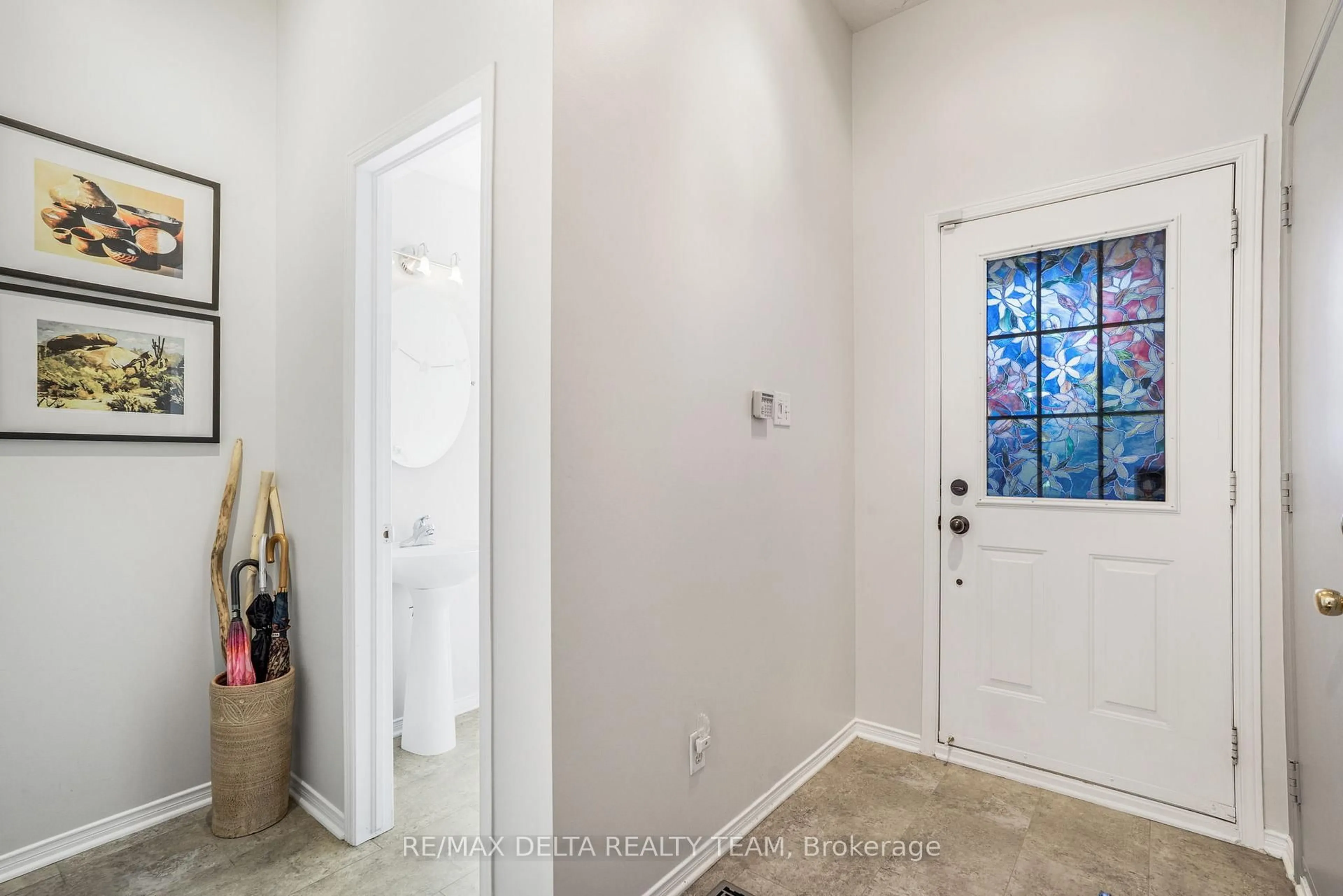 Indoor entryway for 6320 Sablewood Pl, Ottawa Ontario K1C 7M6