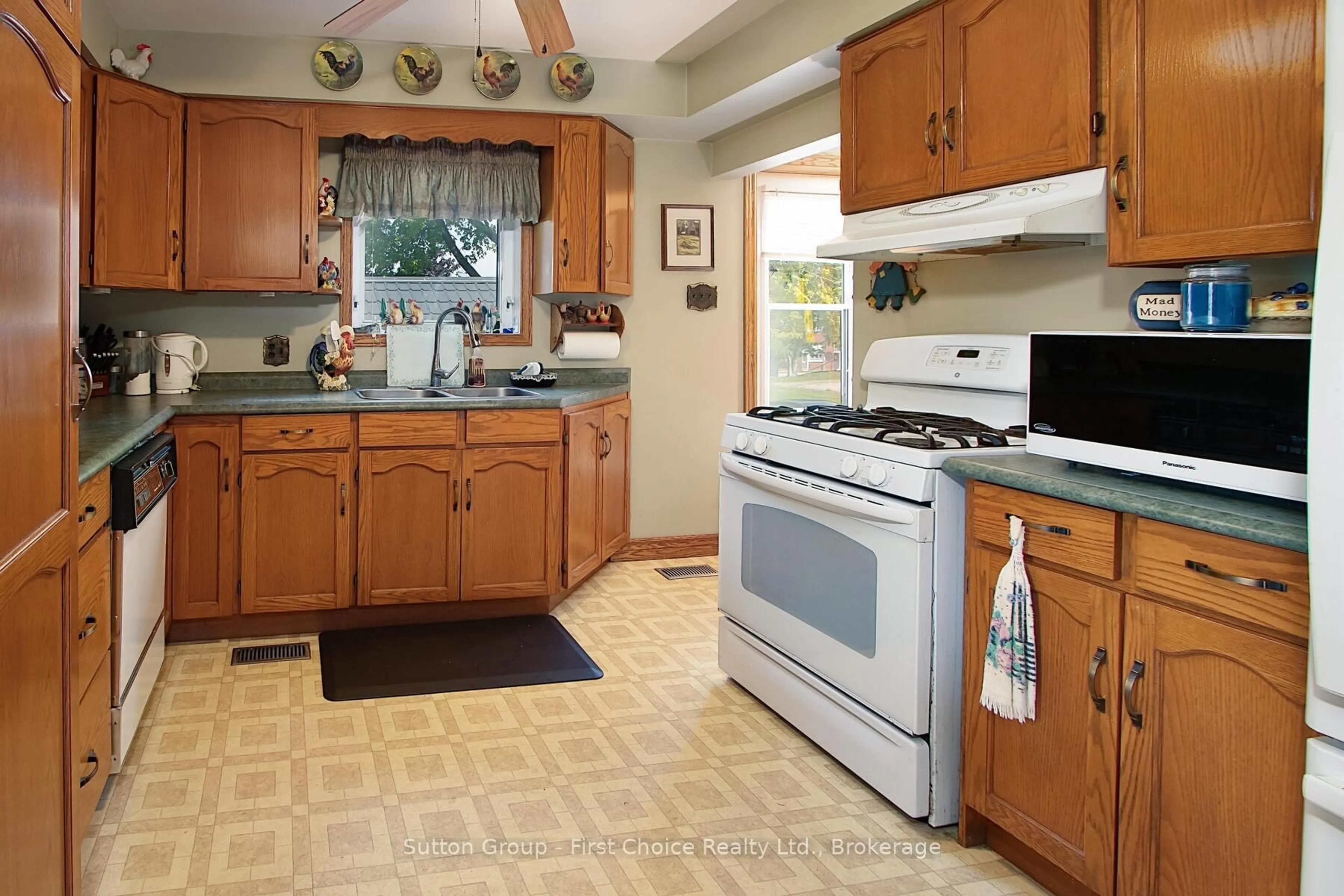 Standard kitchen, ceramic/tile floor for 3 Pugh St, Perth East Ontario N0K 1M0