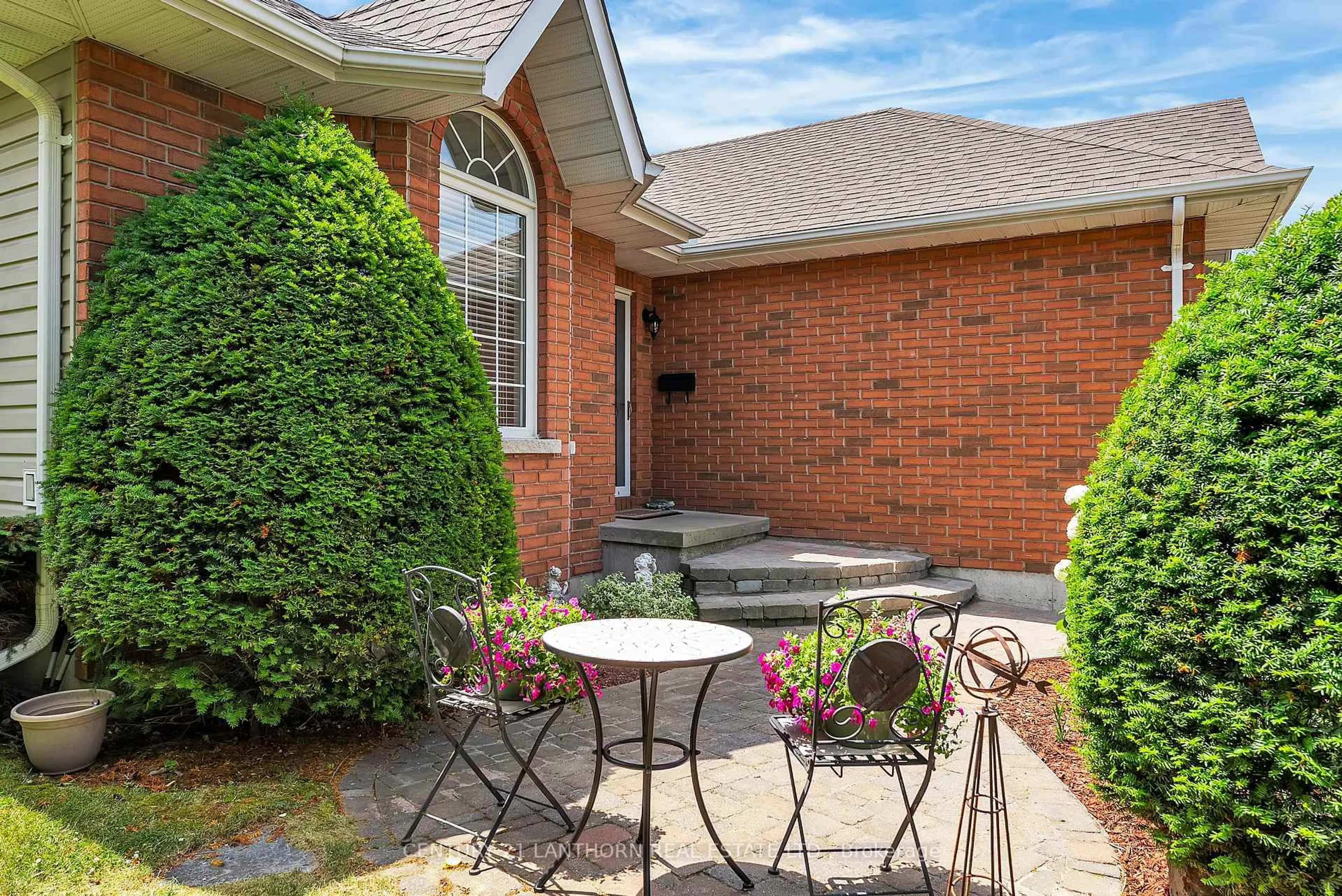 Patio, street for 5 Finch Dr, Belleville Ontario K8P 5N4