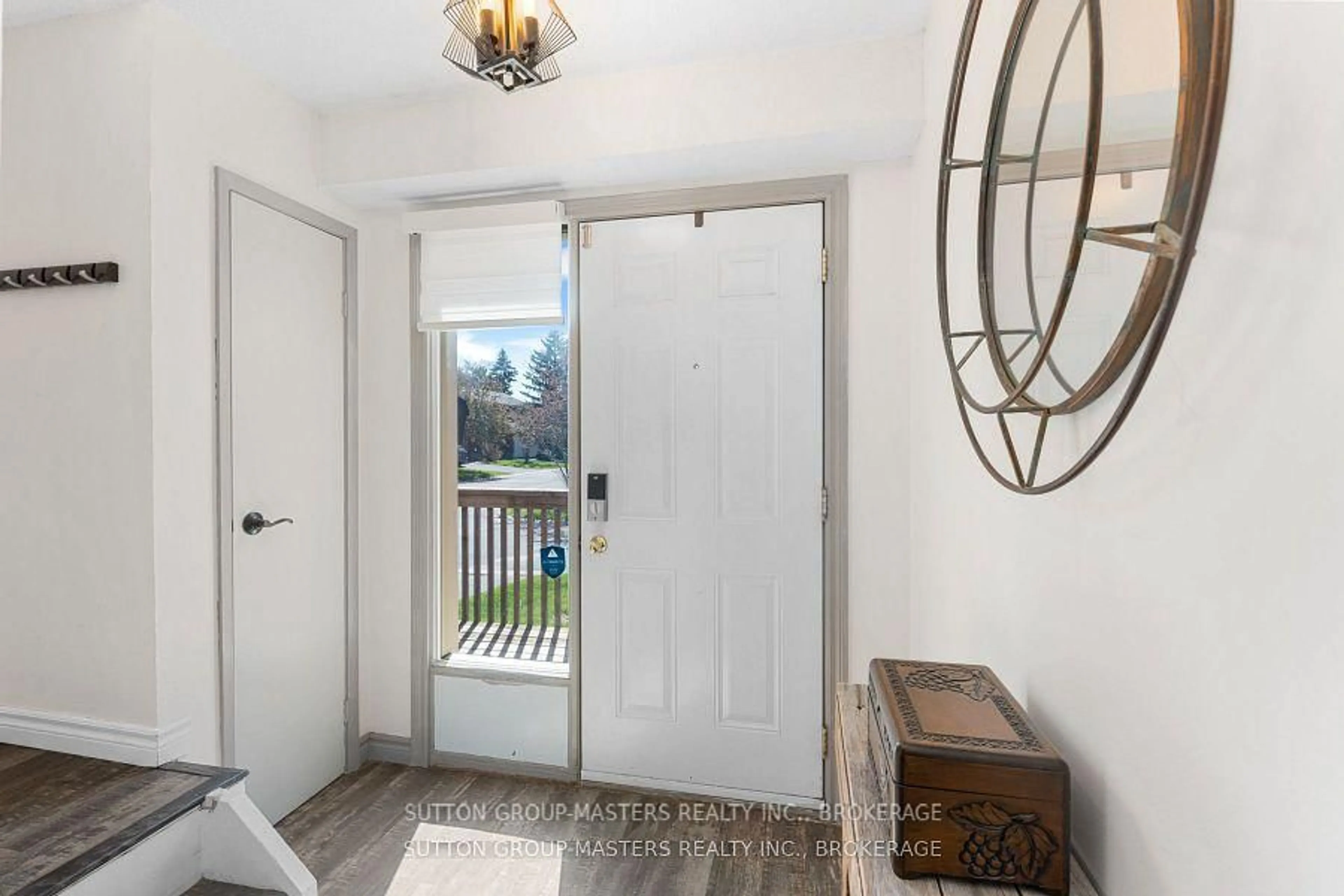 Indoor entryway for 19 MacPherson Ave #28, Kingston Ontario K7M 6W4
