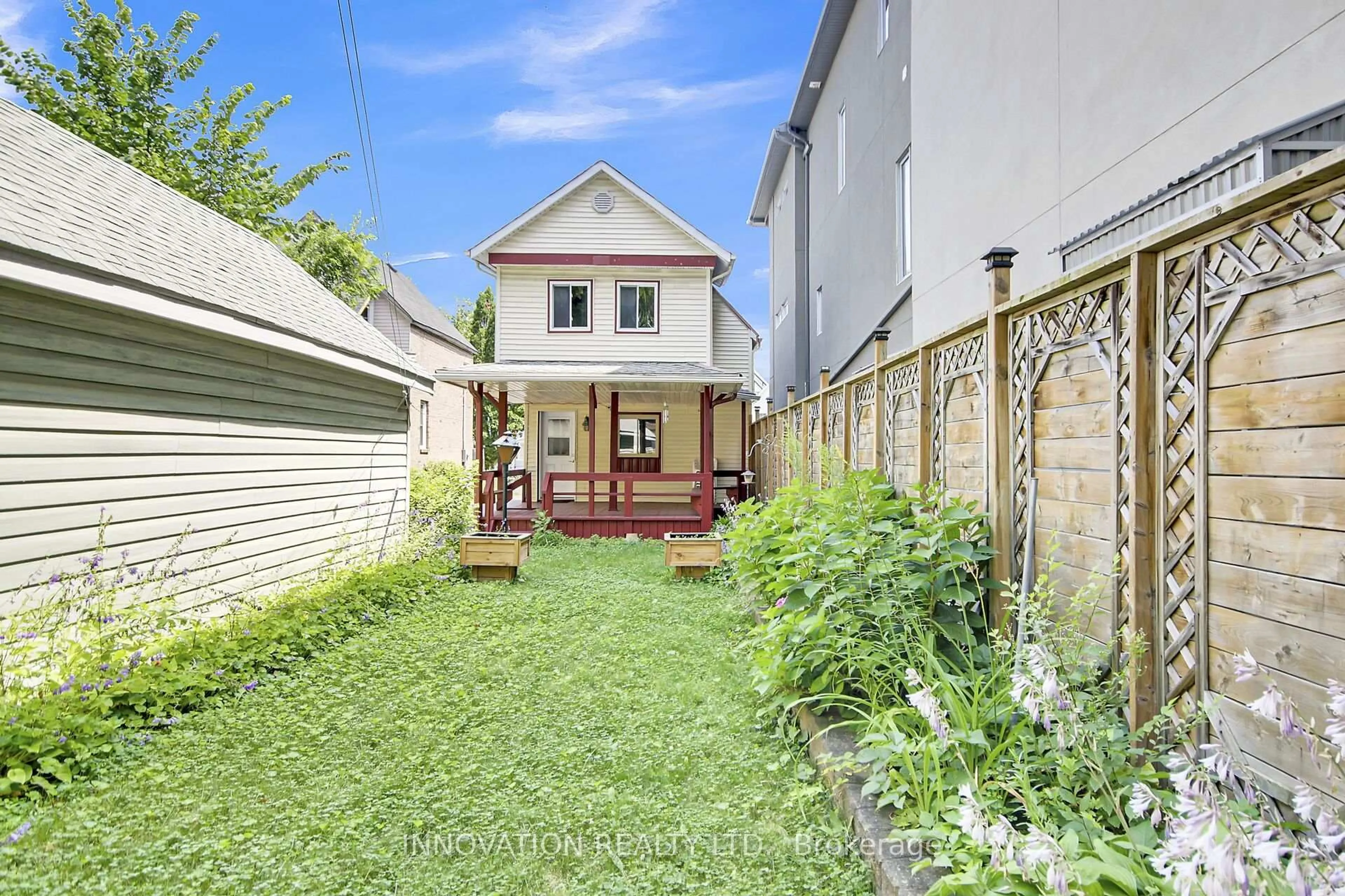 A pic from outside/outdoor area/front of a property/back of a property/a pic from drone, street for 248 Westhaven Cres, Ottawa Ontario K1Z 7G3