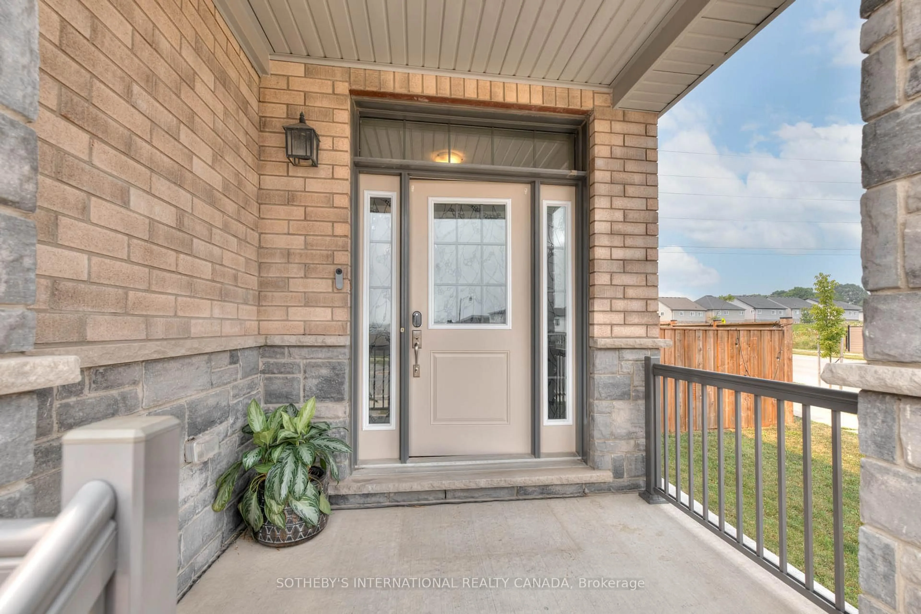 Indoor entryway for 100 Foamflower Pl, Waterloo Ontario N2V 0G9