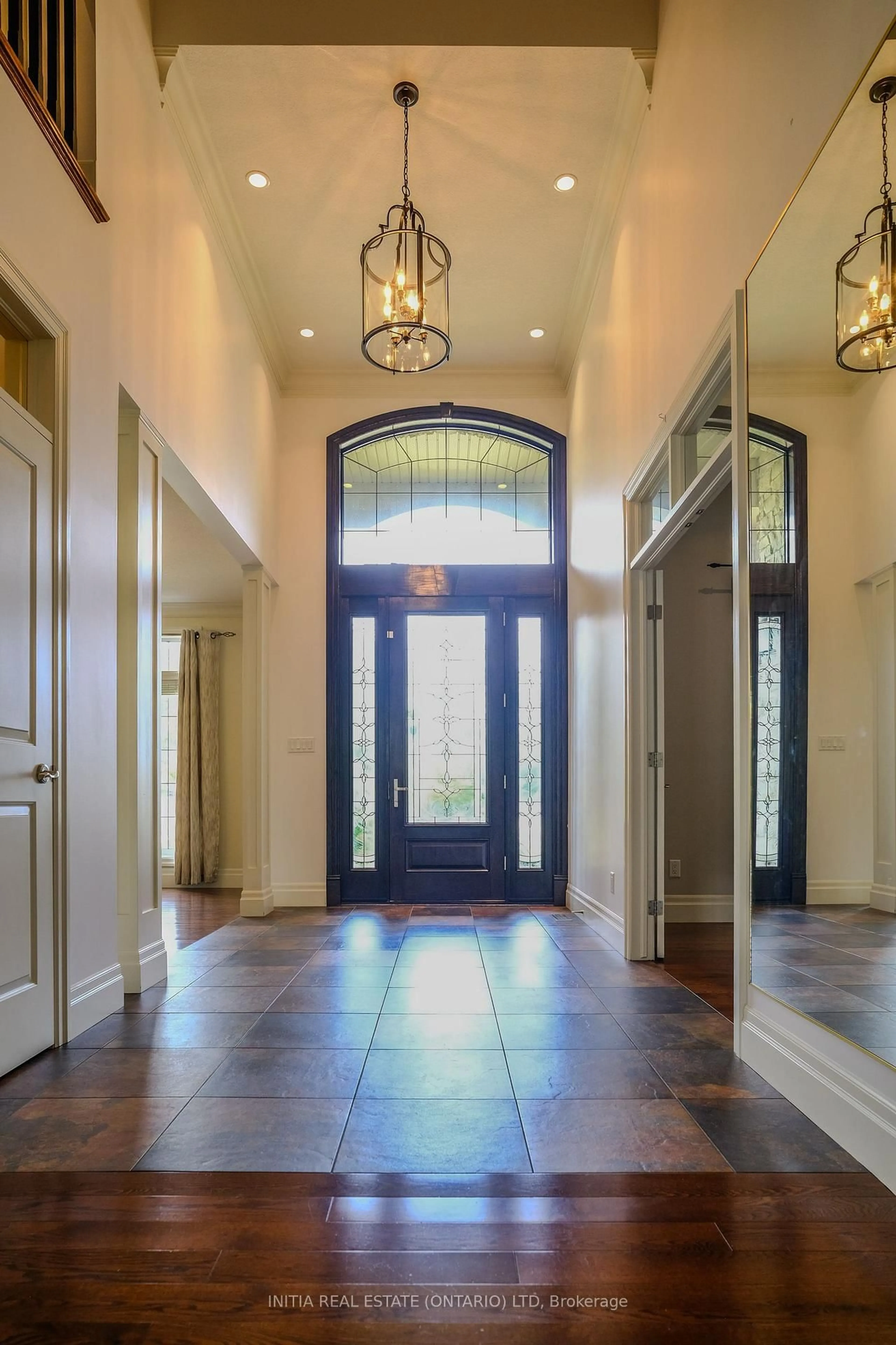 Indoor entryway for 1615 Wickerson Gate, London South Ontario N6K 0C3