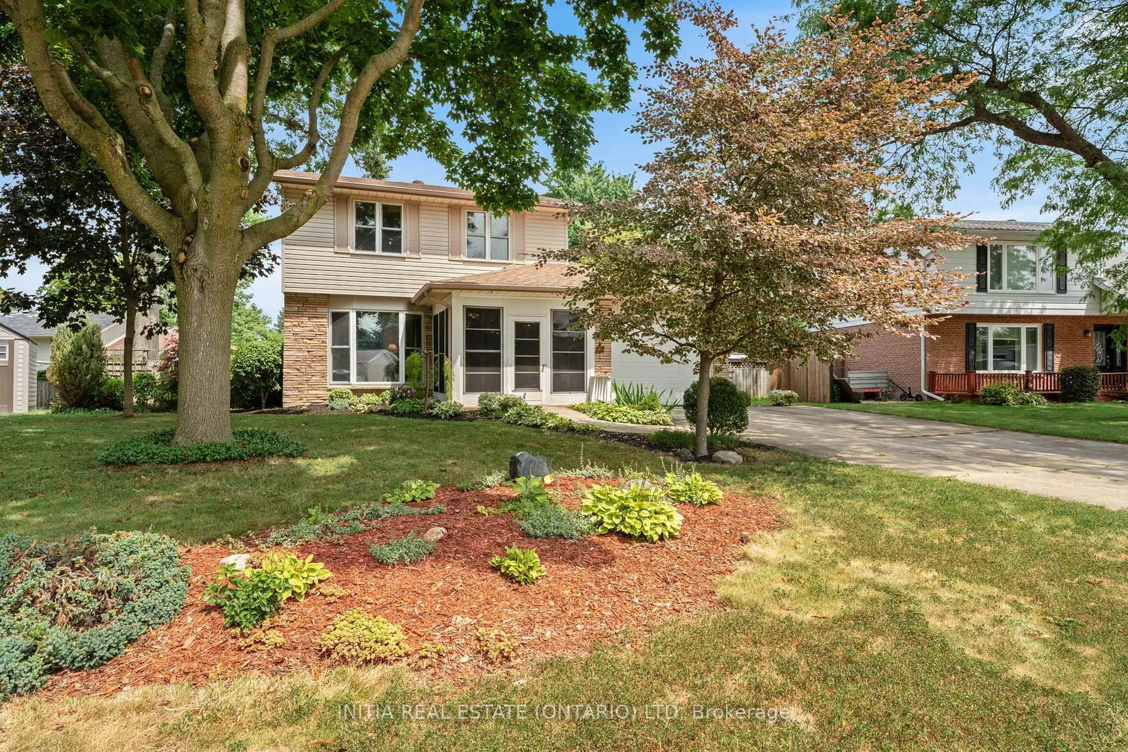 Home with brick exterior material, street for 330 Willow Cres, St. Clair Ontario N0N 1G0