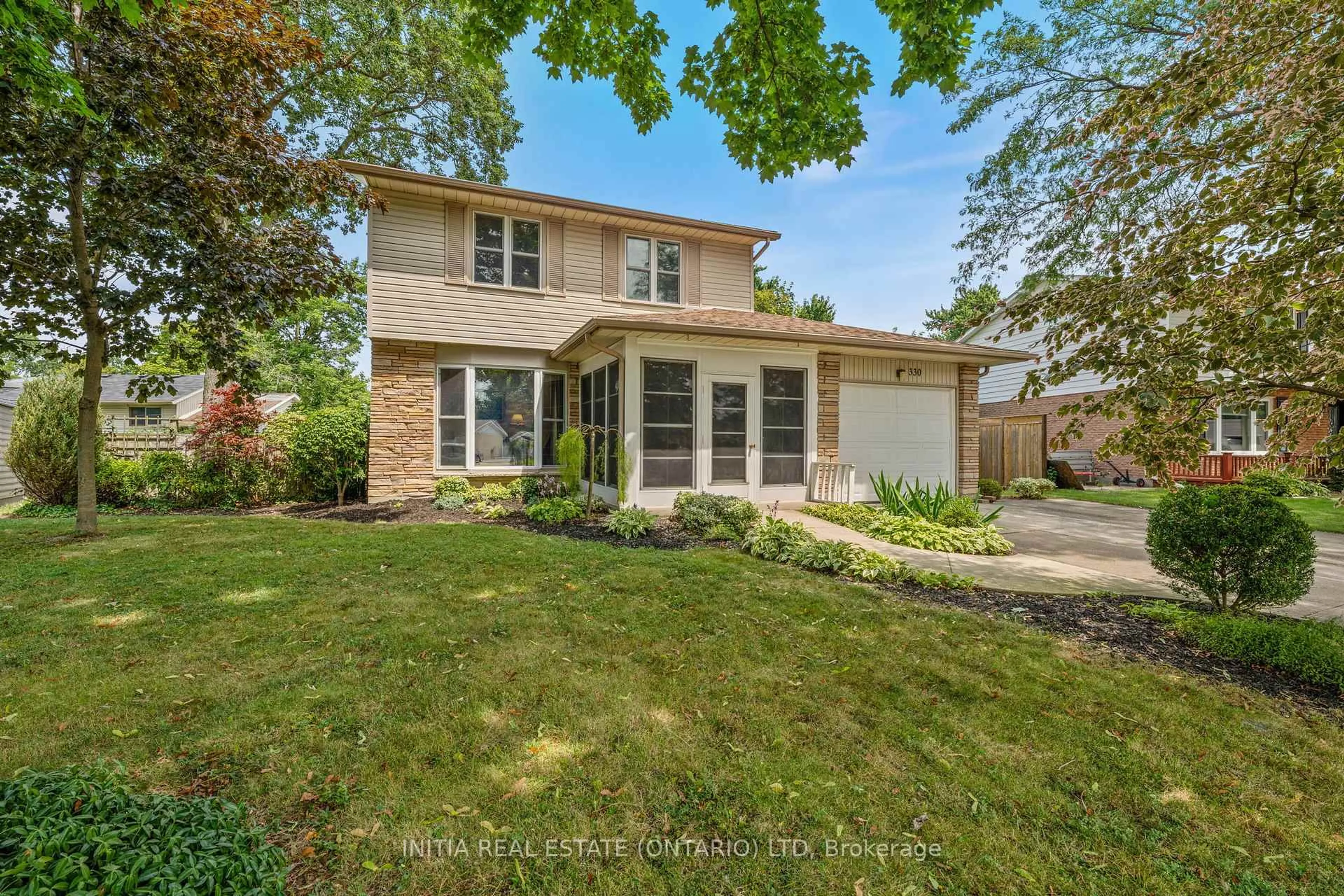 Home with brick exterior material, street for 330 Willow Cres, St. Clair Ontario N0N 1G0