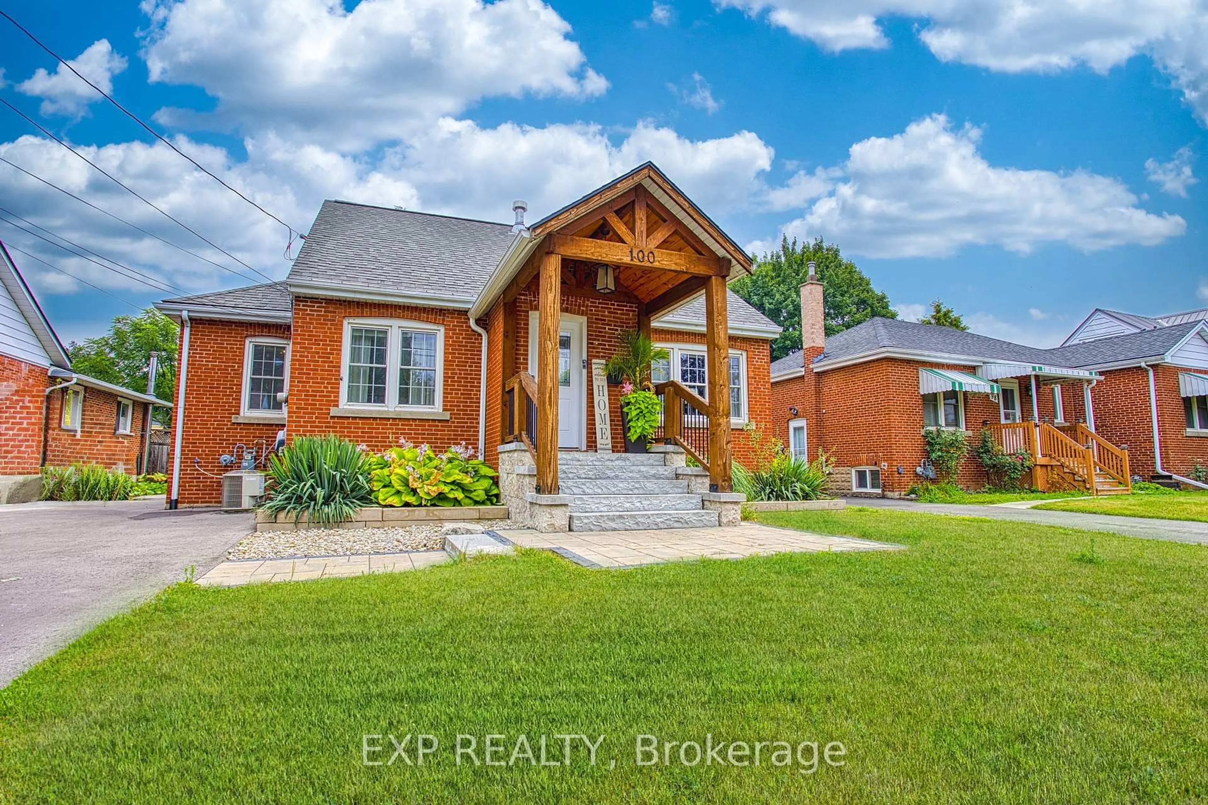 Home with brick exterior material, street for 100 Second St, Hamilton Ontario L8G 1Z4