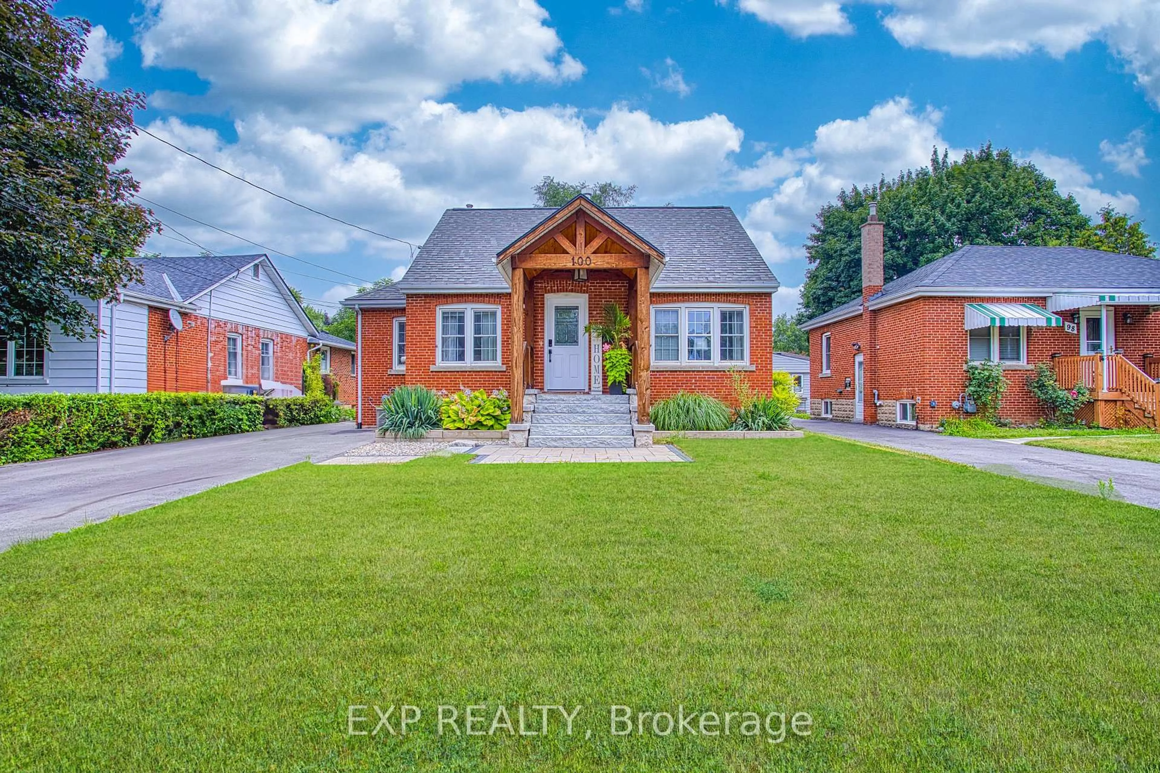 Home with brick exterior material, street for 100 Second St, Hamilton Ontario L8G 1Z4
