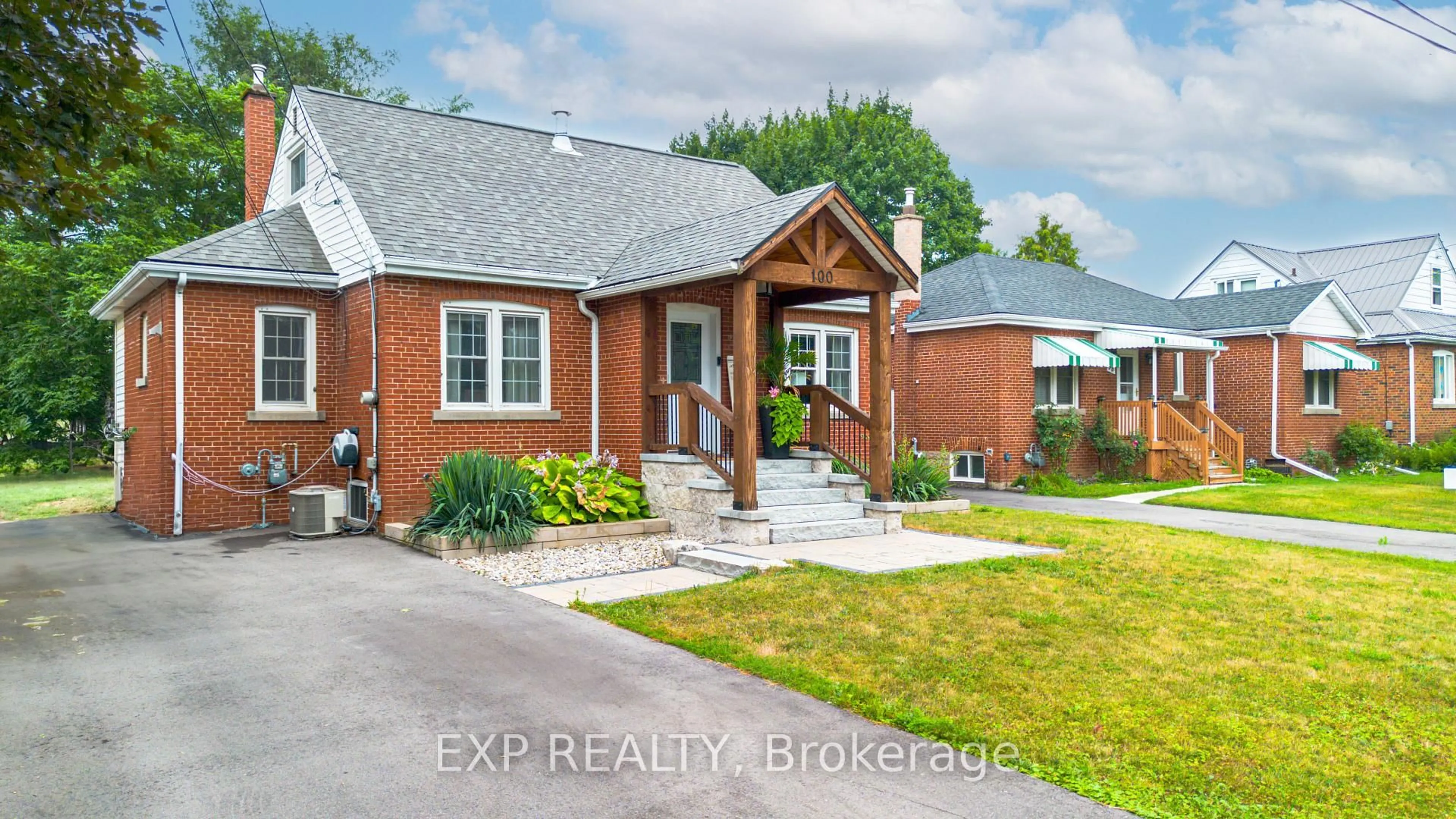 Home with brick exterior material, street for 100 Second St, Hamilton Ontario L8G 1Z4