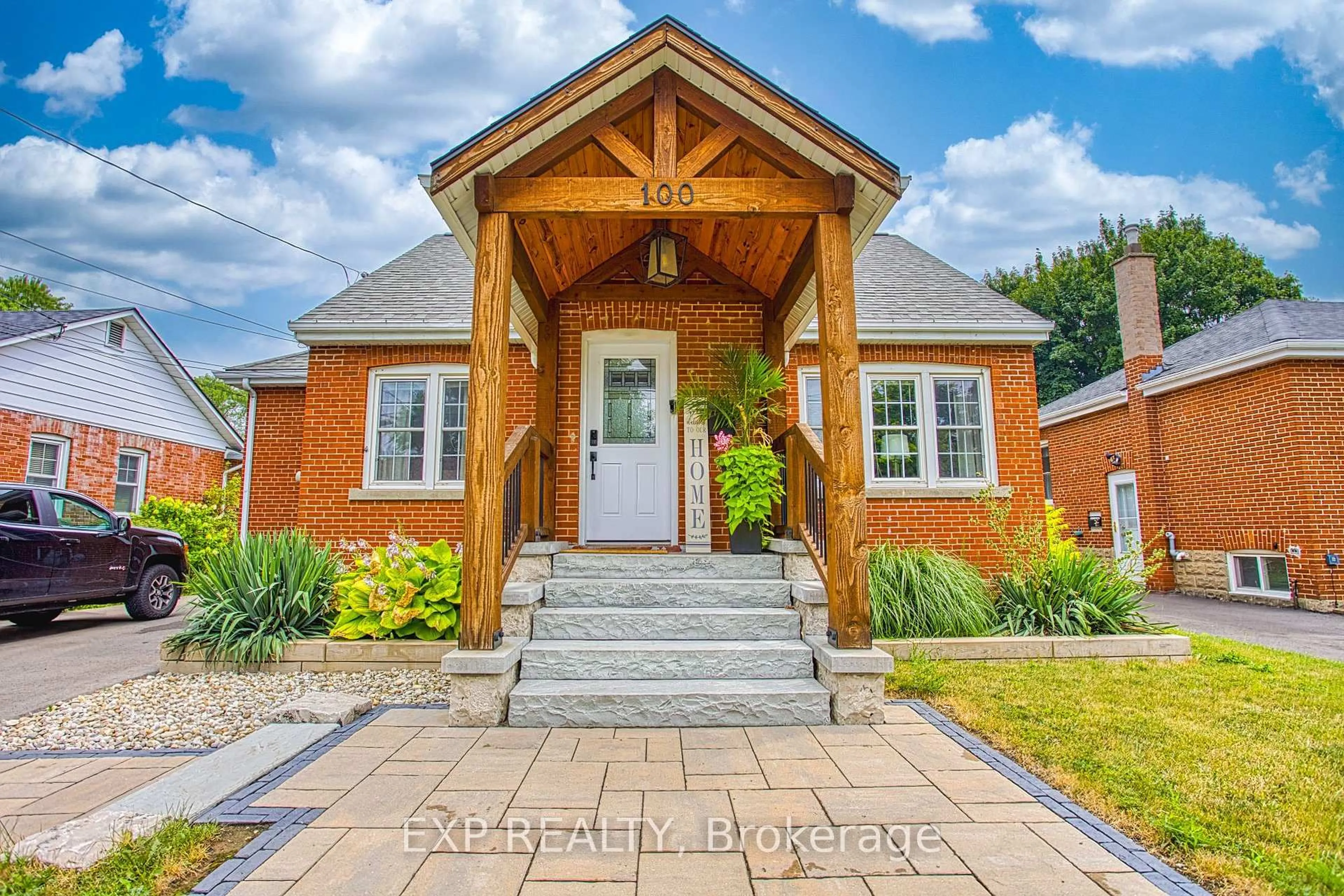 Home with brick exterior material, street for 100 Second St, Hamilton Ontario L8G 1Z4