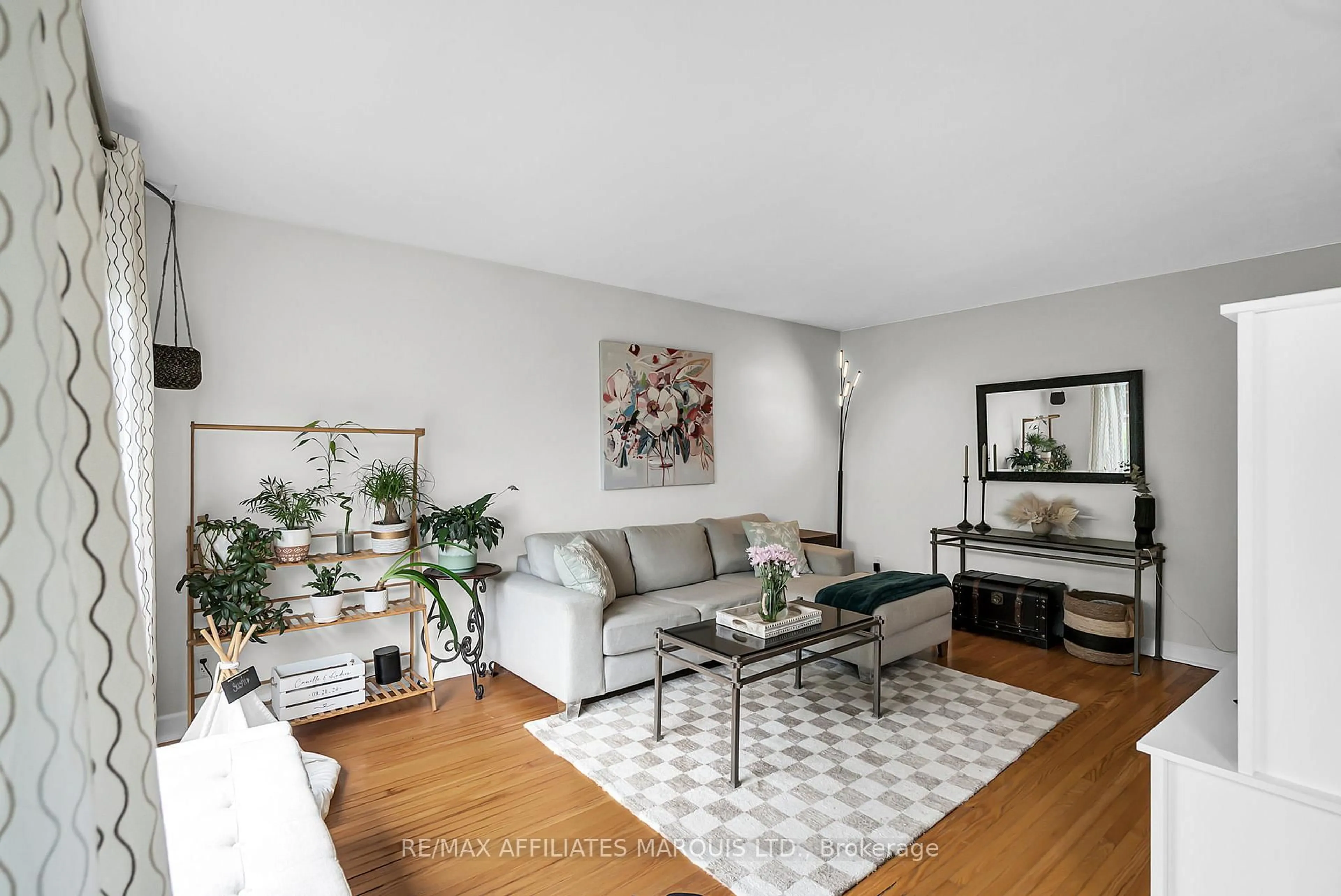 Living room with furniture, unknown for 634 Fraser Ave, Cornwall Ontario K6H 5R1
