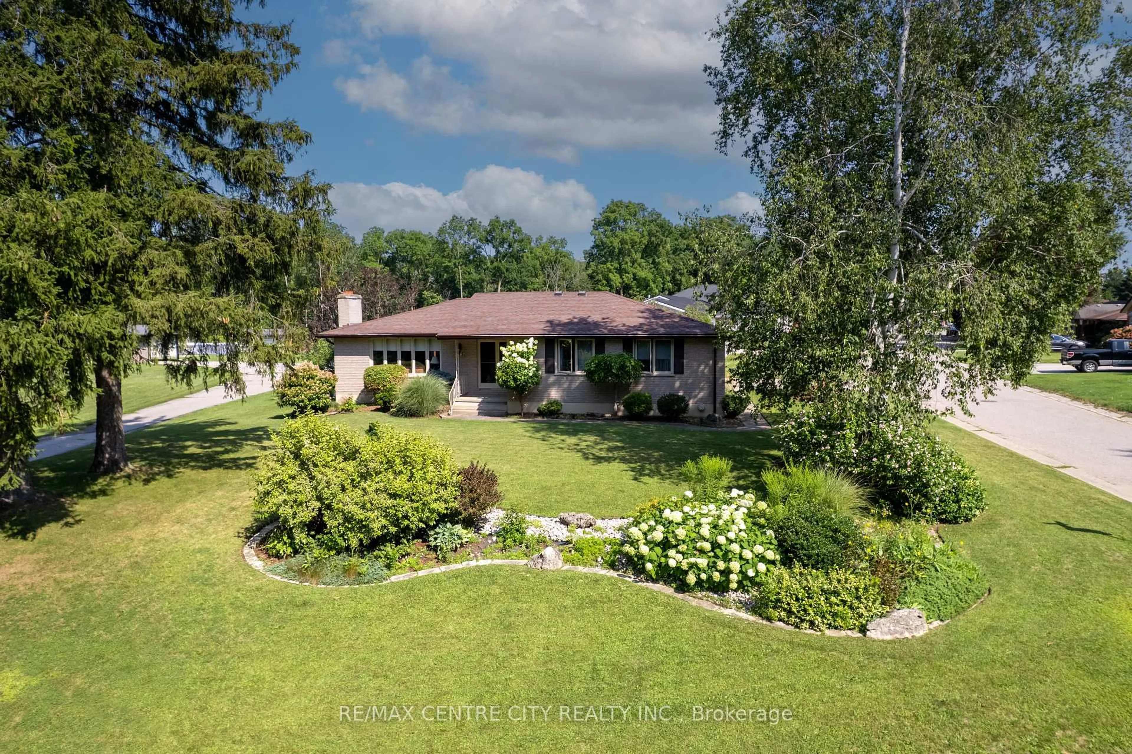 A pic from outside/outdoor area/front of a property/back of a property/a pic from drone, water/lake/river/ocean view for 115 Hull Rd, Strathroy-Caradoc Ontario N7G 2B7