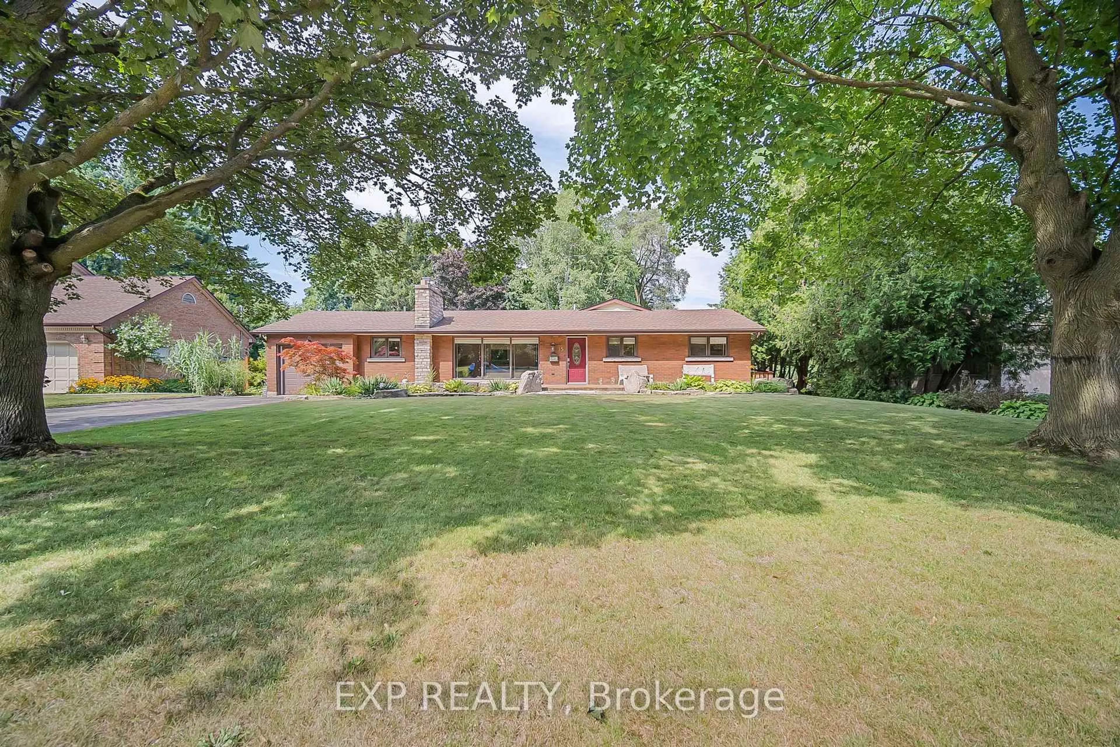 A pic from outside/outdoor area/front of a property/back of a property/a pic from drone, water/lake/river/ocean view for 15 Hawthorne Rd, Cambridge Ontario N1S 3T8