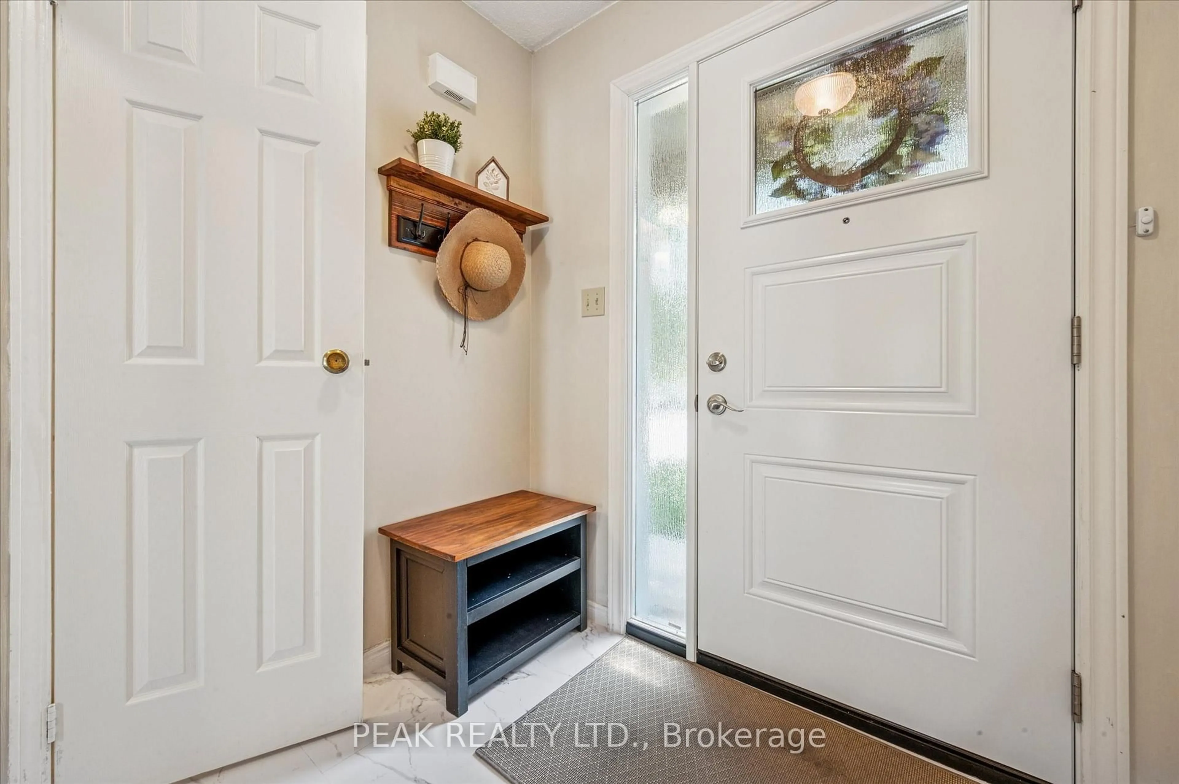 Indoor entryway for 20 Paulander Dr #36, Kitchener Ontario N2M 5L3