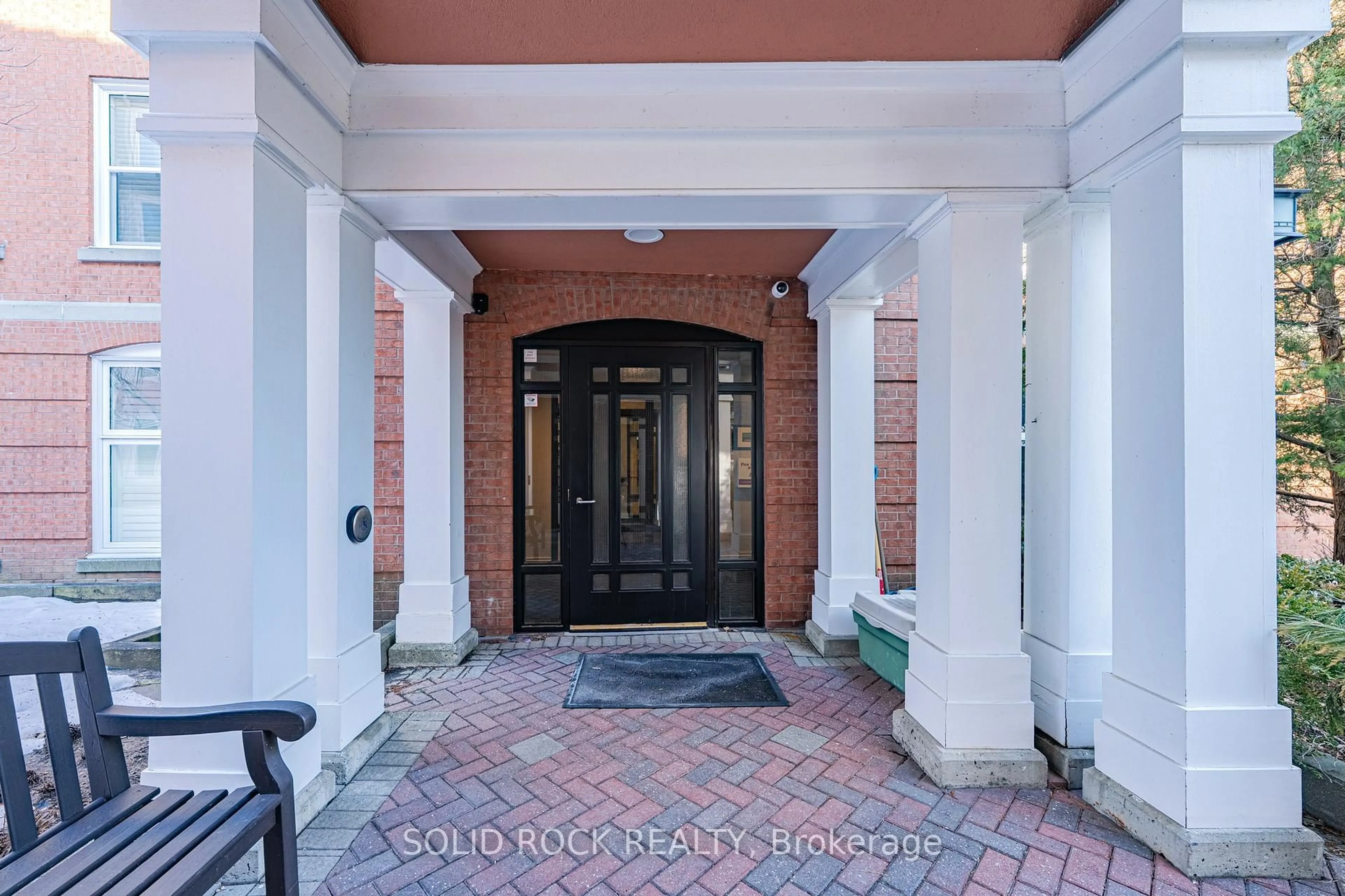 Indoor entryway for 11 Durham Private #106, Ottawa Ontario K1M 2H7