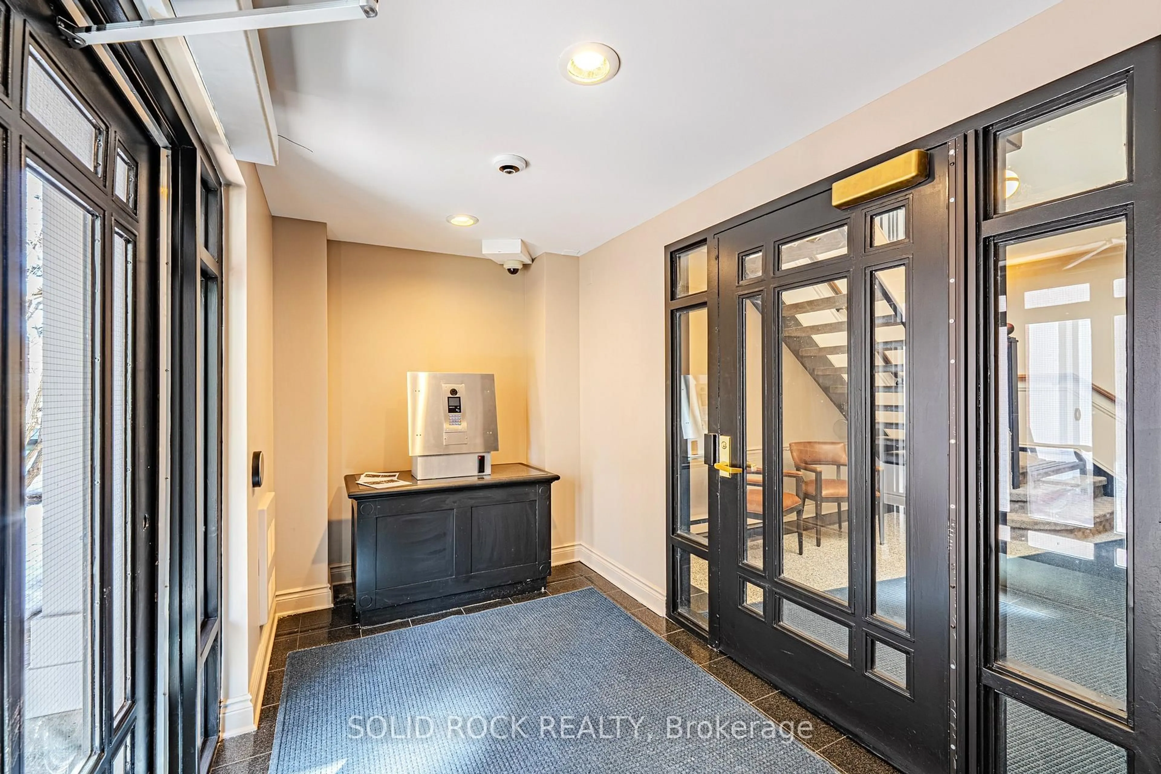 Indoor foyer for 11 Durham Private #106, Ottawa Ontario K1M 2H7