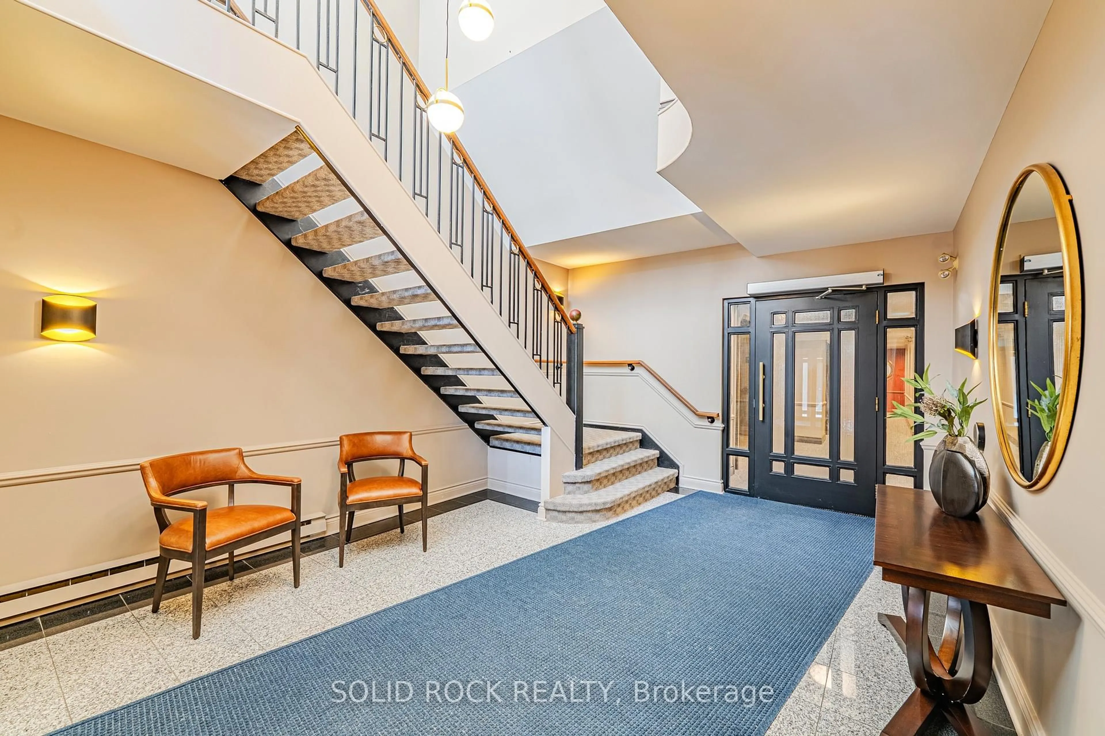 Indoor foyer for 11 Durham Private #106, Ottawa Ontario K1M 2H7