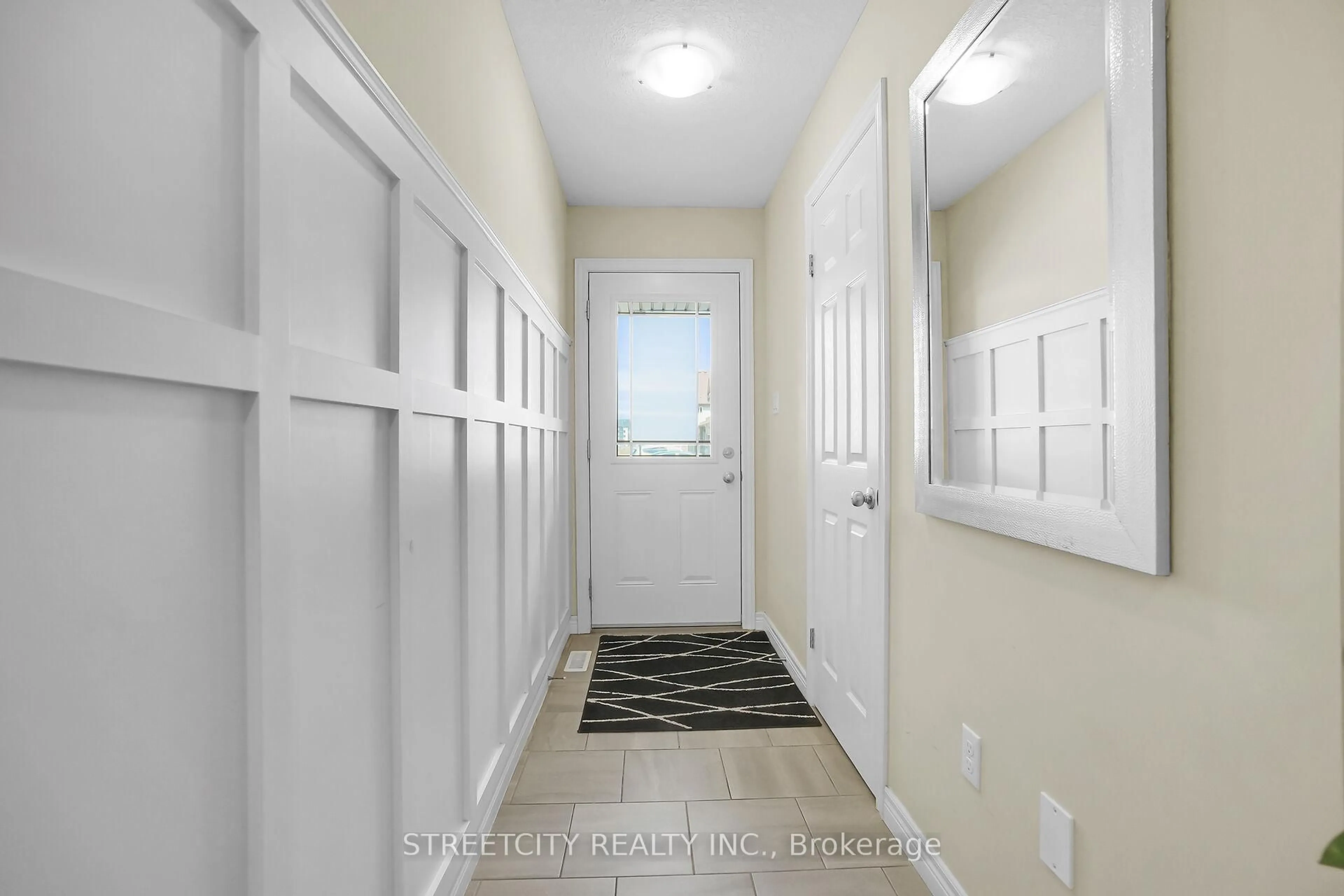 Indoor entryway for 1220 RIVERBEND Rd #11, London South Ontario N6K 0G5
