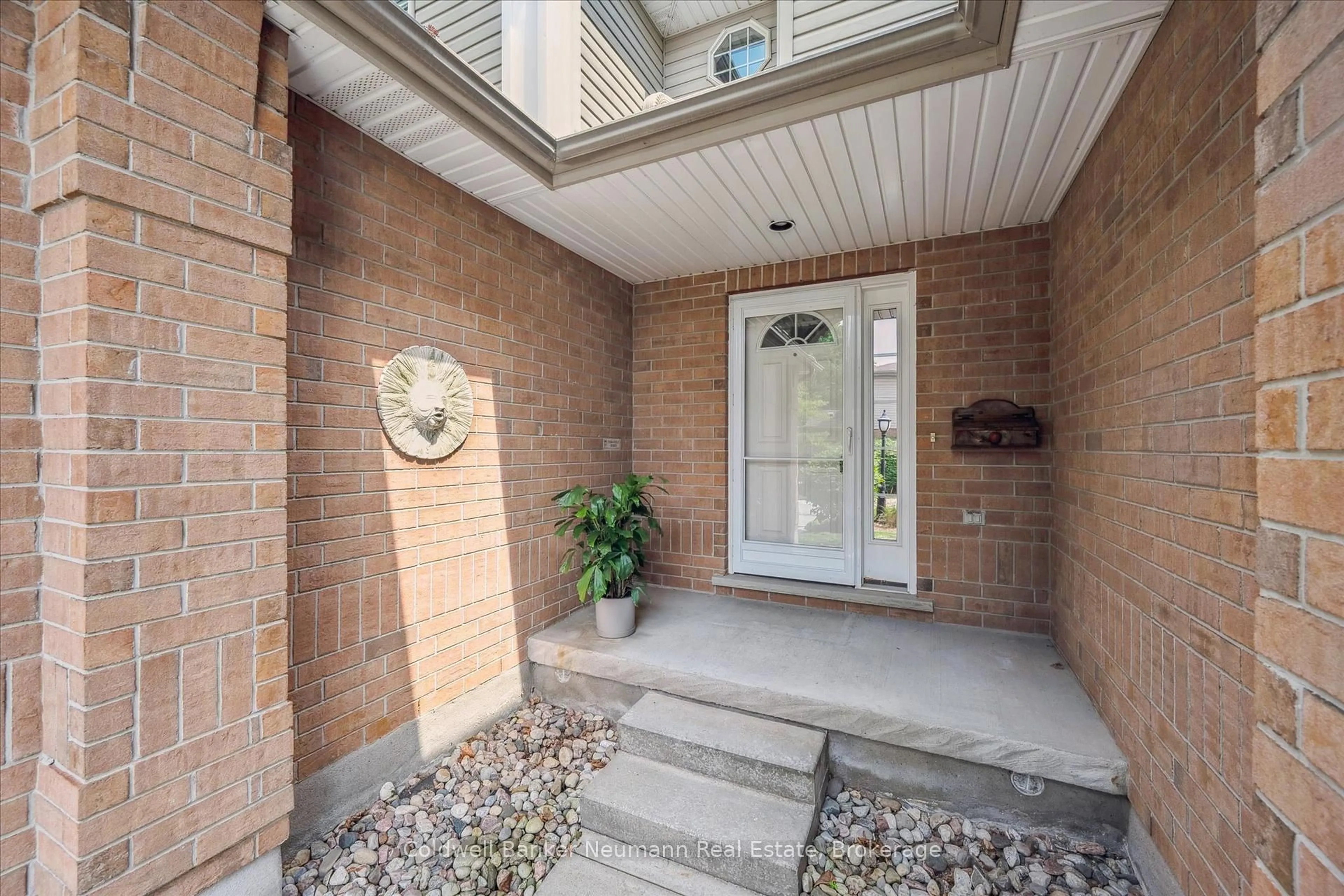 Indoor entryway for 784 Gordon St #17, Guelph Ontario N1G 5C8