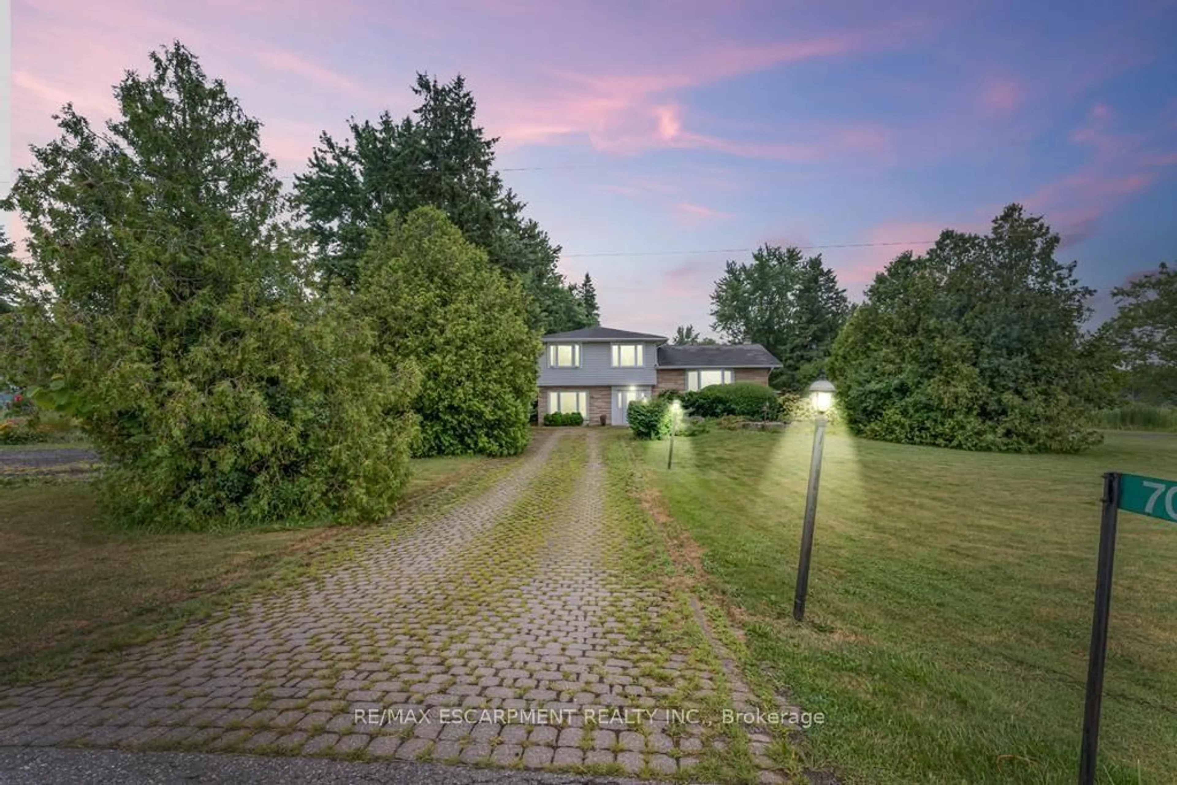 A pic from outside/outdoor area/front of a property/back of a property/a pic from drone, street for 70 Sawmill Rd, Haldimand Ontario N3W 2G9