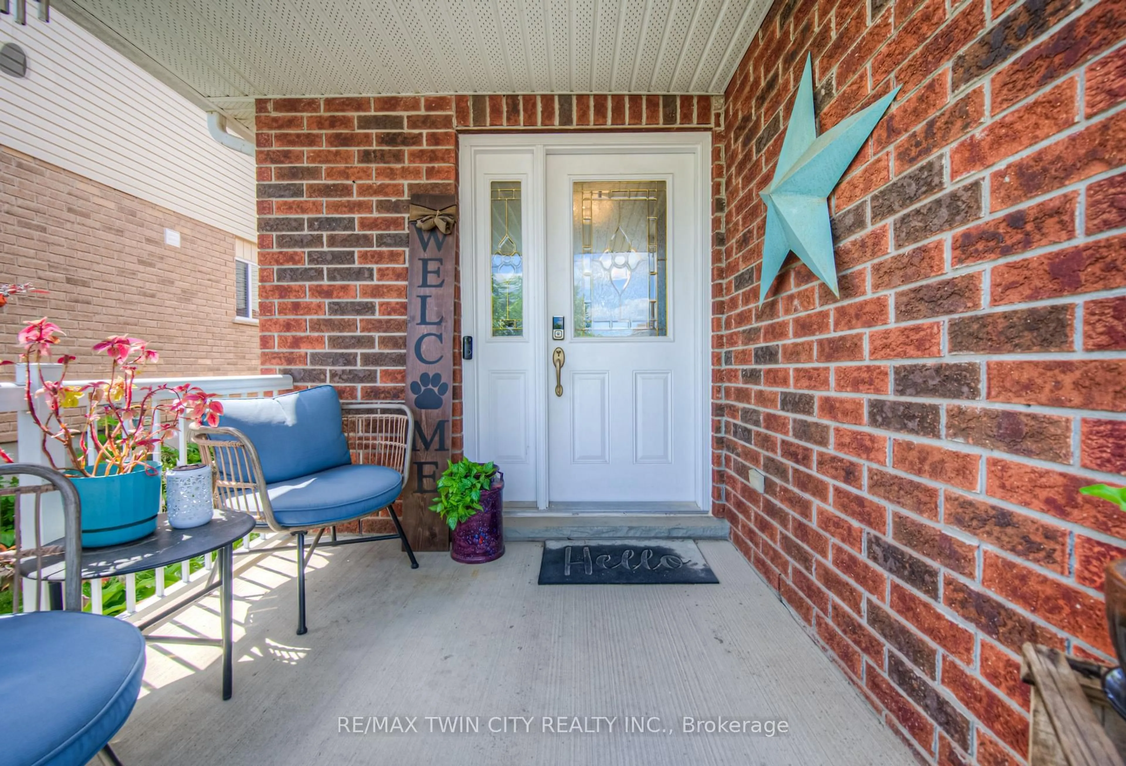 Indoor entryway for 80 Raising Mill Gate, Woolwich Ontario N3B 3N5