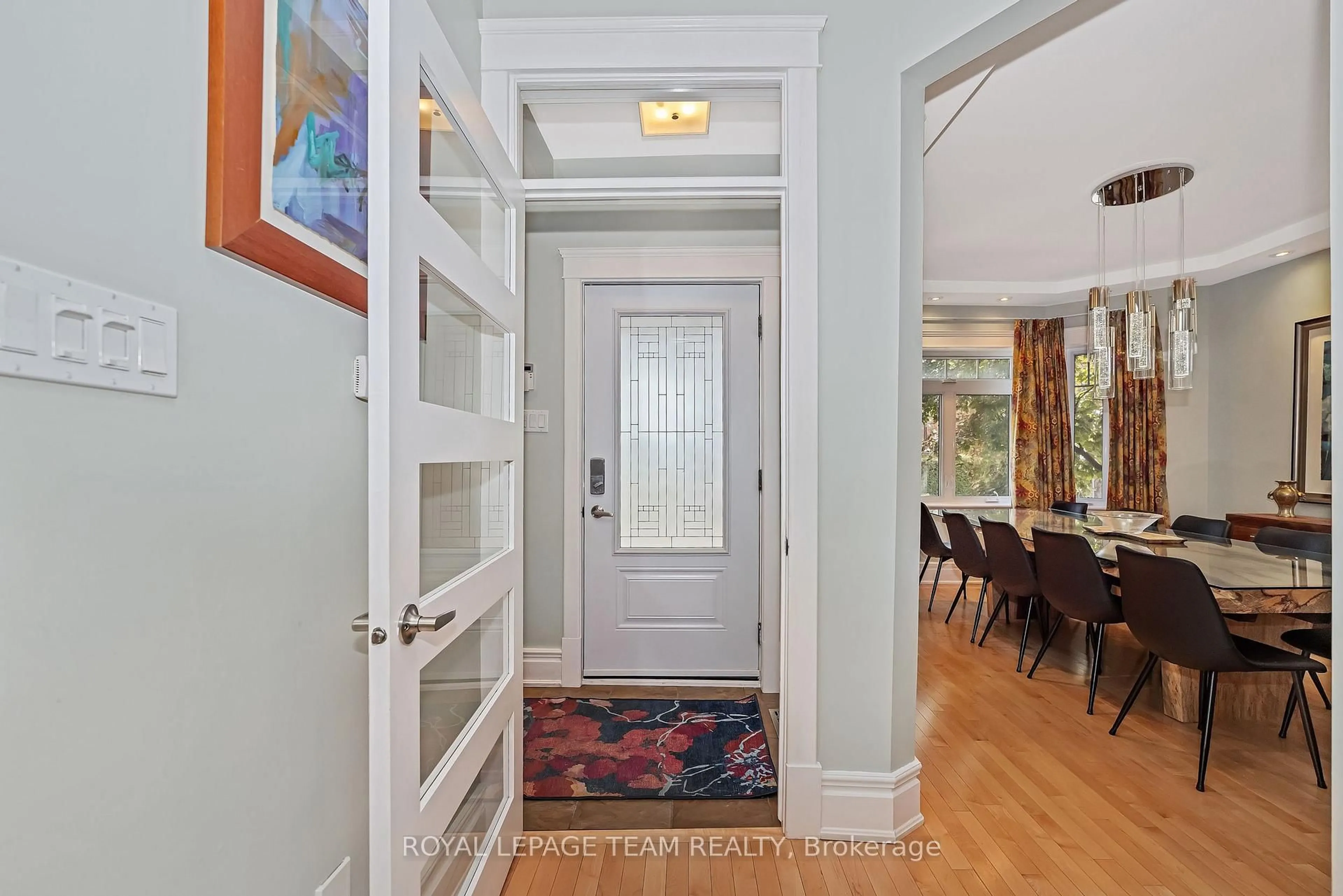 Indoor entryway for 1 Regent St, Ottawa Ontario K1S 2R4