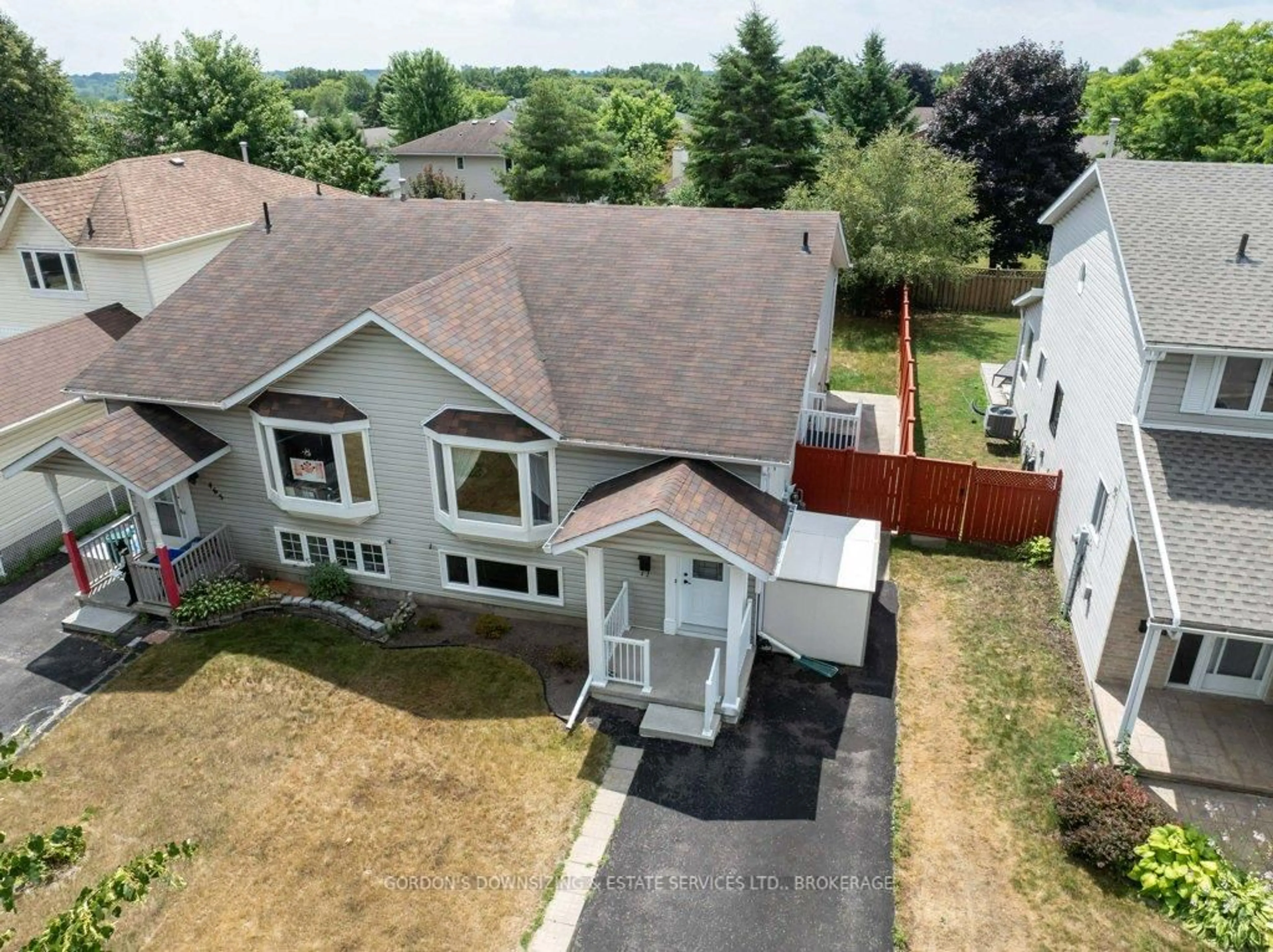 A pic from outside/outdoor area/front of a property/back of a property/a pic from drone, unknown for 467 Grandtrunk Ave, Kingston Ontario K7M 8W9