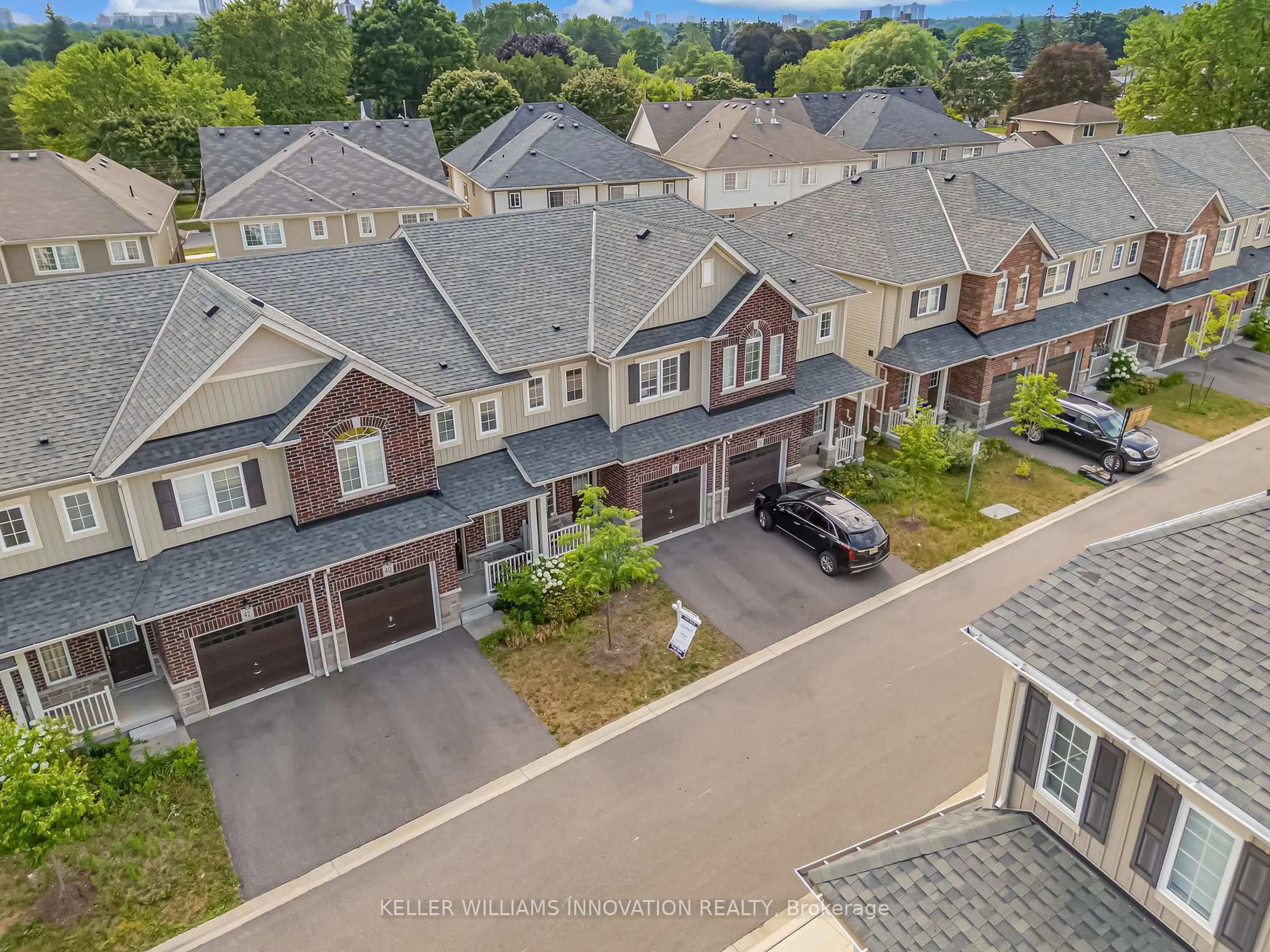A pic from outside/outdoor area/front of a property/back of a property/a pic from drone, unknown for 38 Dewberry Dr, Kitchener Ontario N2B 0A9