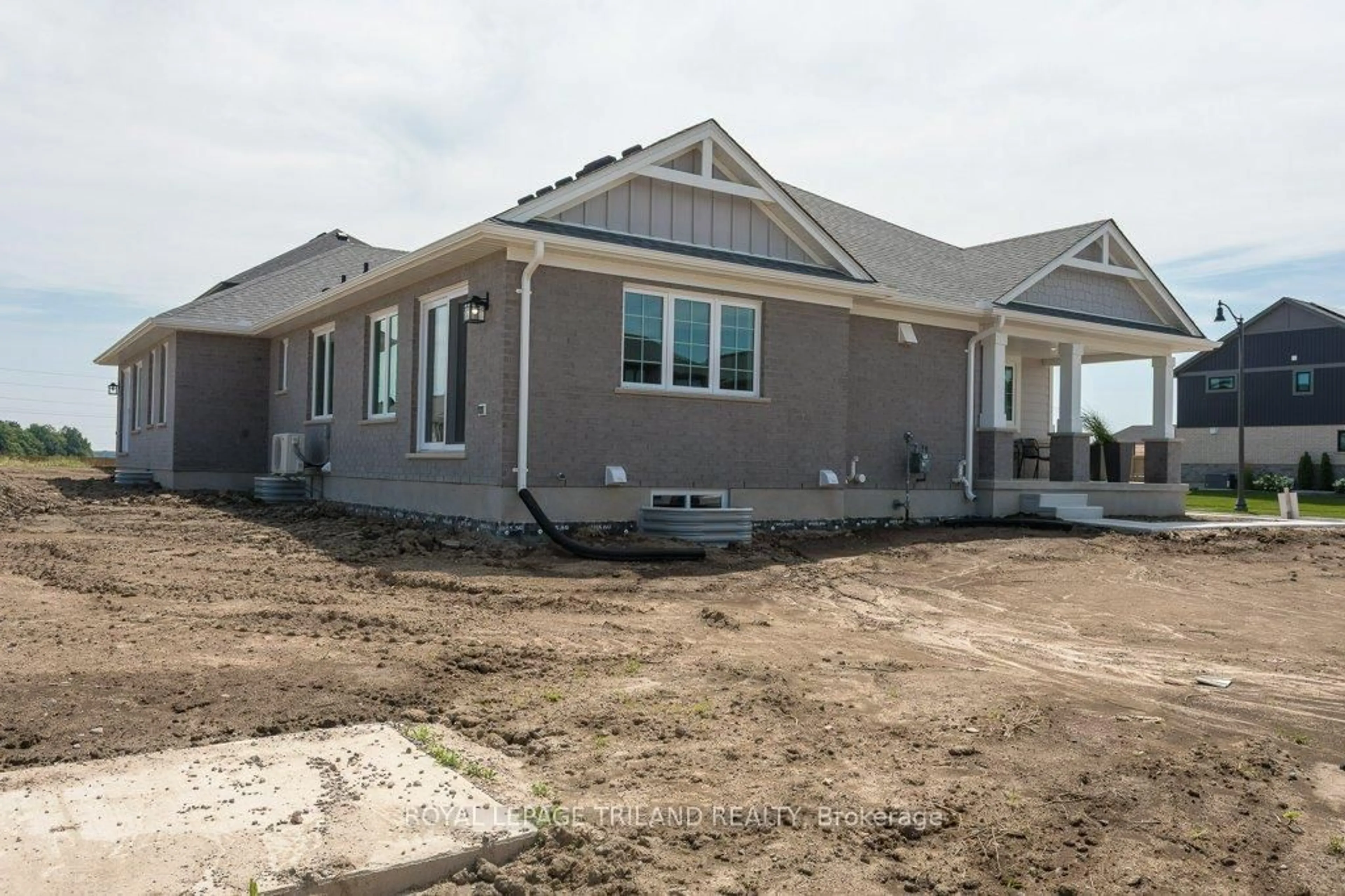 Home with vinyl exterior material, building for 1 Harrow Lane, St. Thomas Ontario N5R 0P3