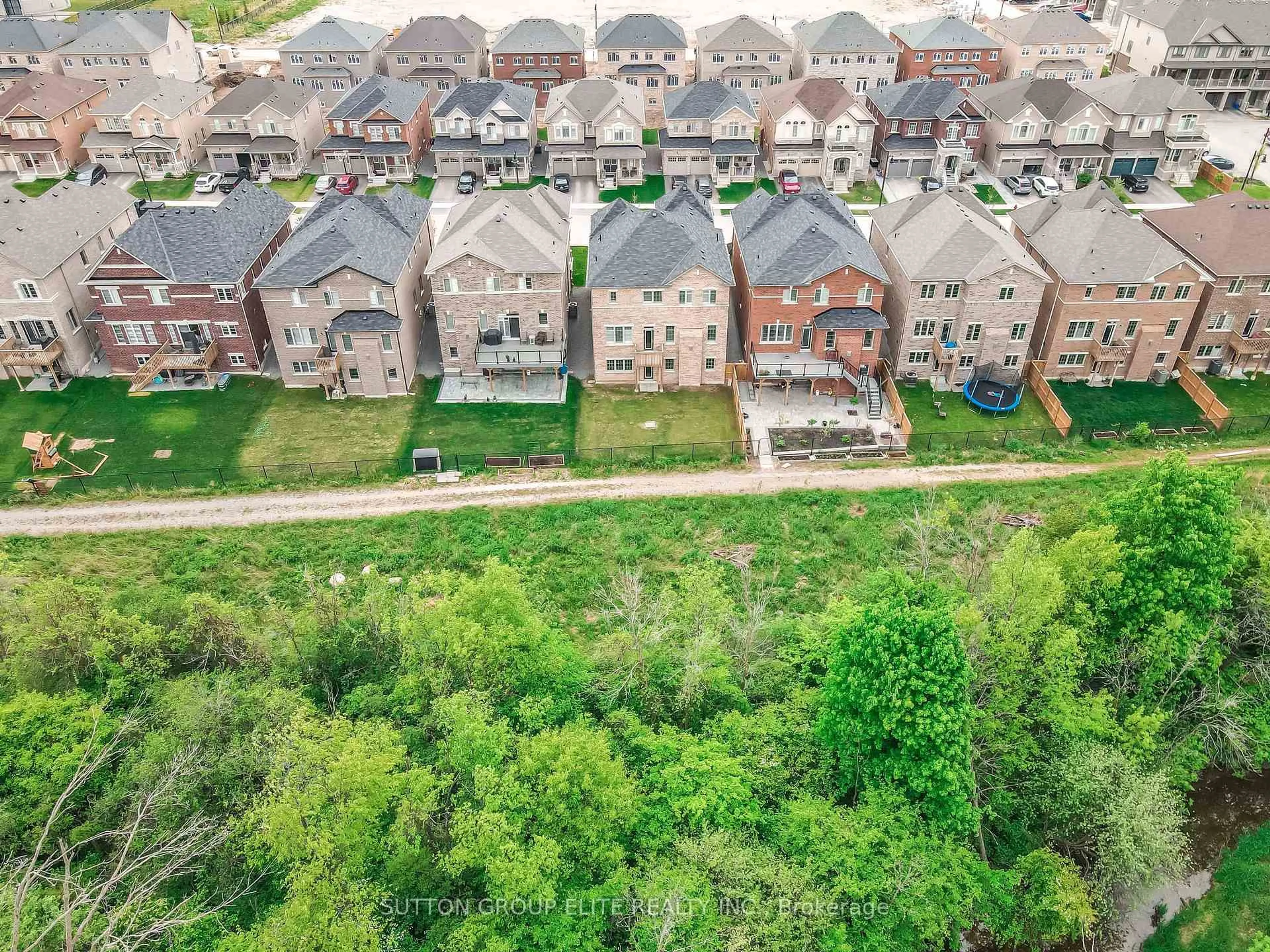 A pic from outside/outdoor area/front of a property/back of a property/a pic from drone, street for 351 Humphrey St, Hamilton Ontario L0R 2H1