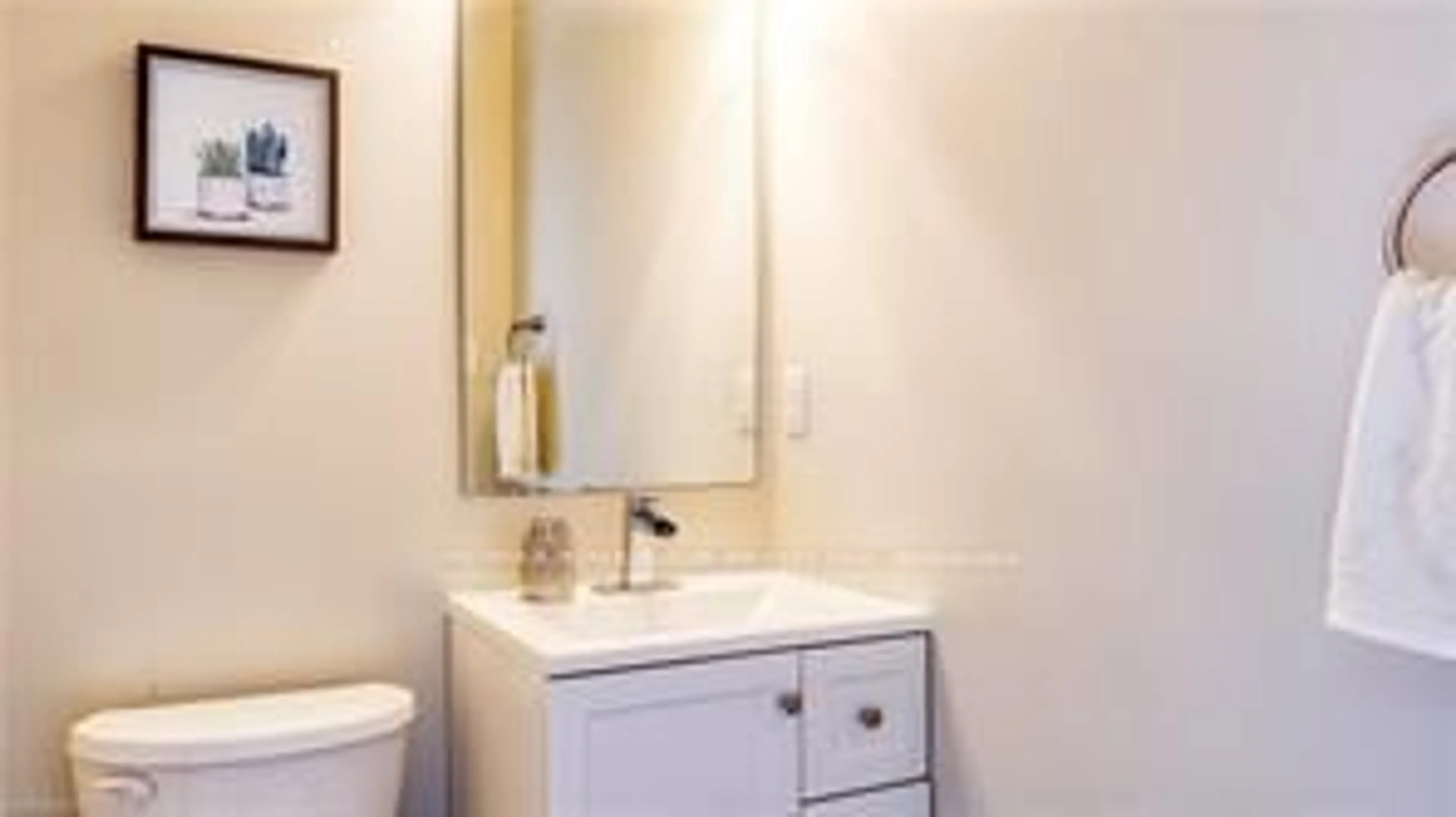 Standard bathroom, ceramic/tile floor for 47 Ashberry Pl, St. Thomas Ontario N5R 0H9
