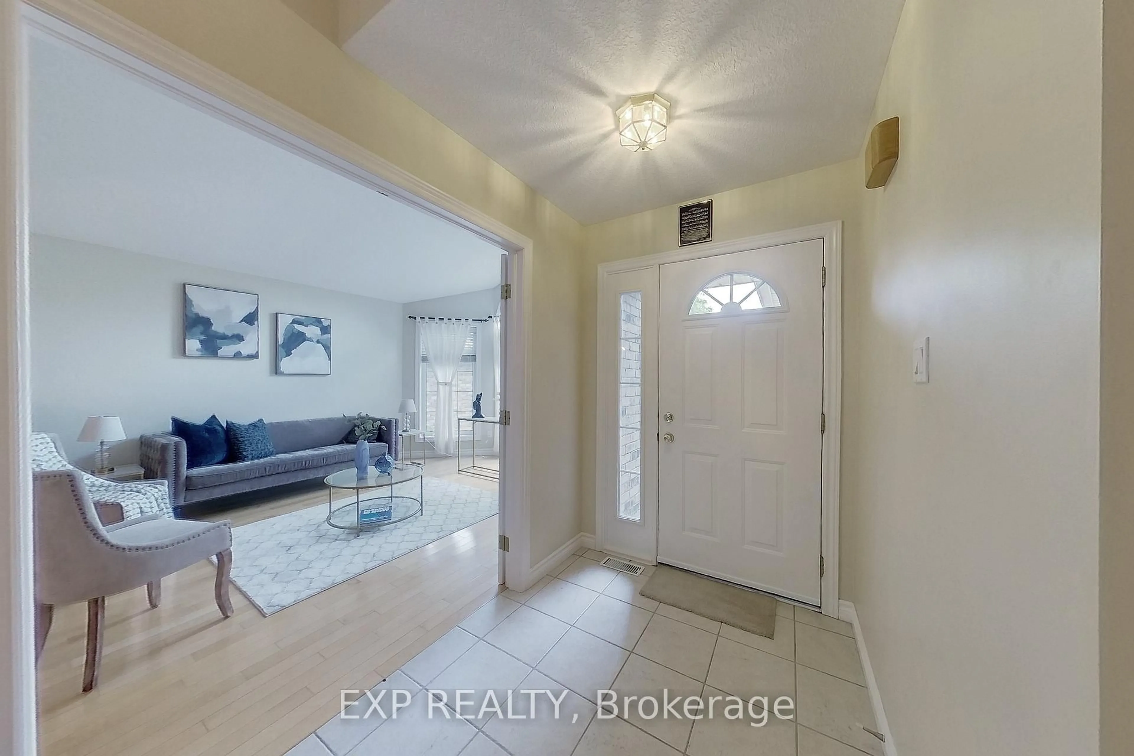 Indoor entryway for 517 Buckingham Blvd, Waterloo Ontario N2T 2T9