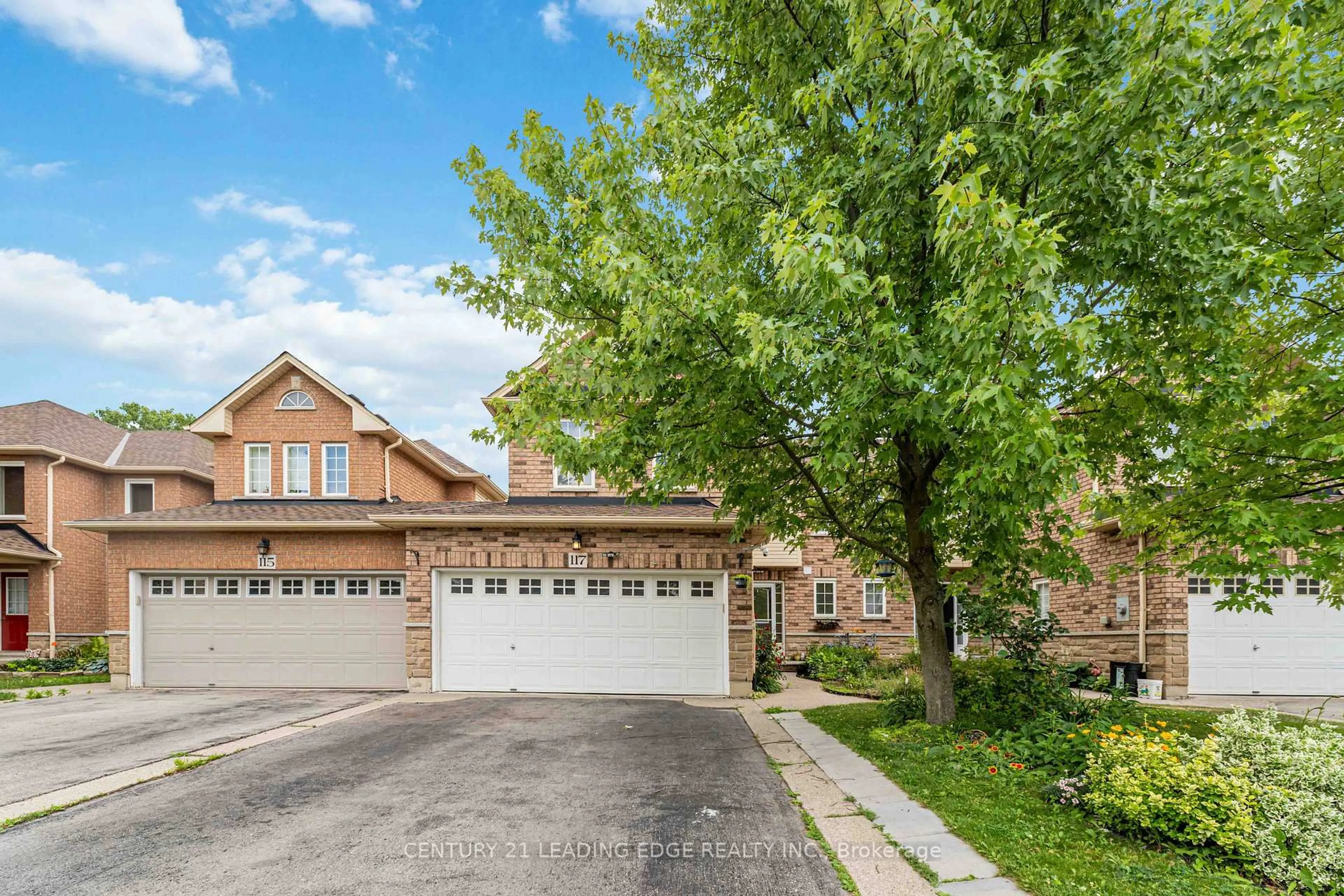 A pic from outside/outdoor area/front of a property/back of a property/a pic from drone, street for 117 Thoroughbred Blvd, Hamilton Ontario L9K 1N2