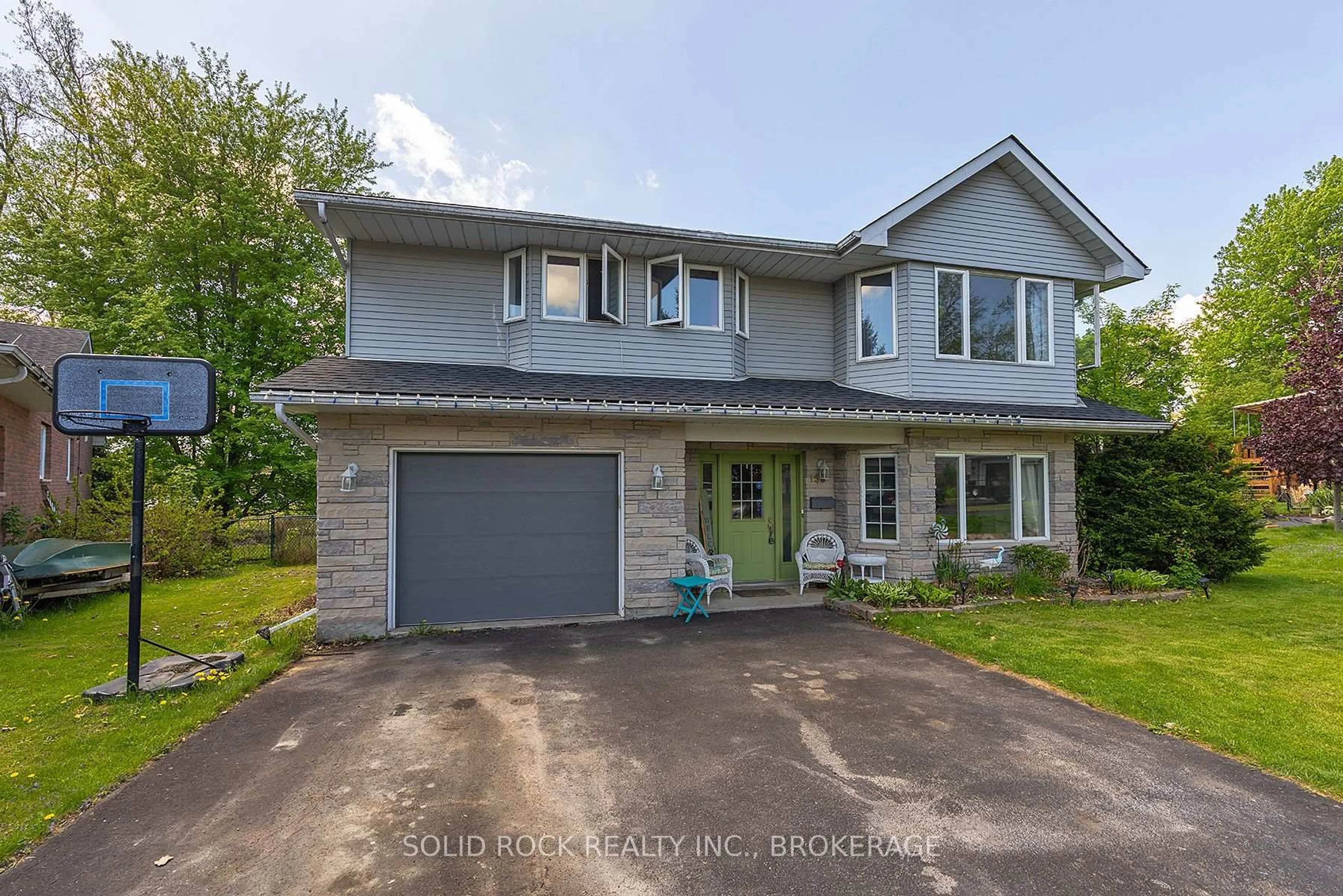 A pic from outside/outdoor area/front of a property/back of a property/a pic from drone, street for 150 Shoreline Cres, Greater Napanee Ontario K7R 3W2